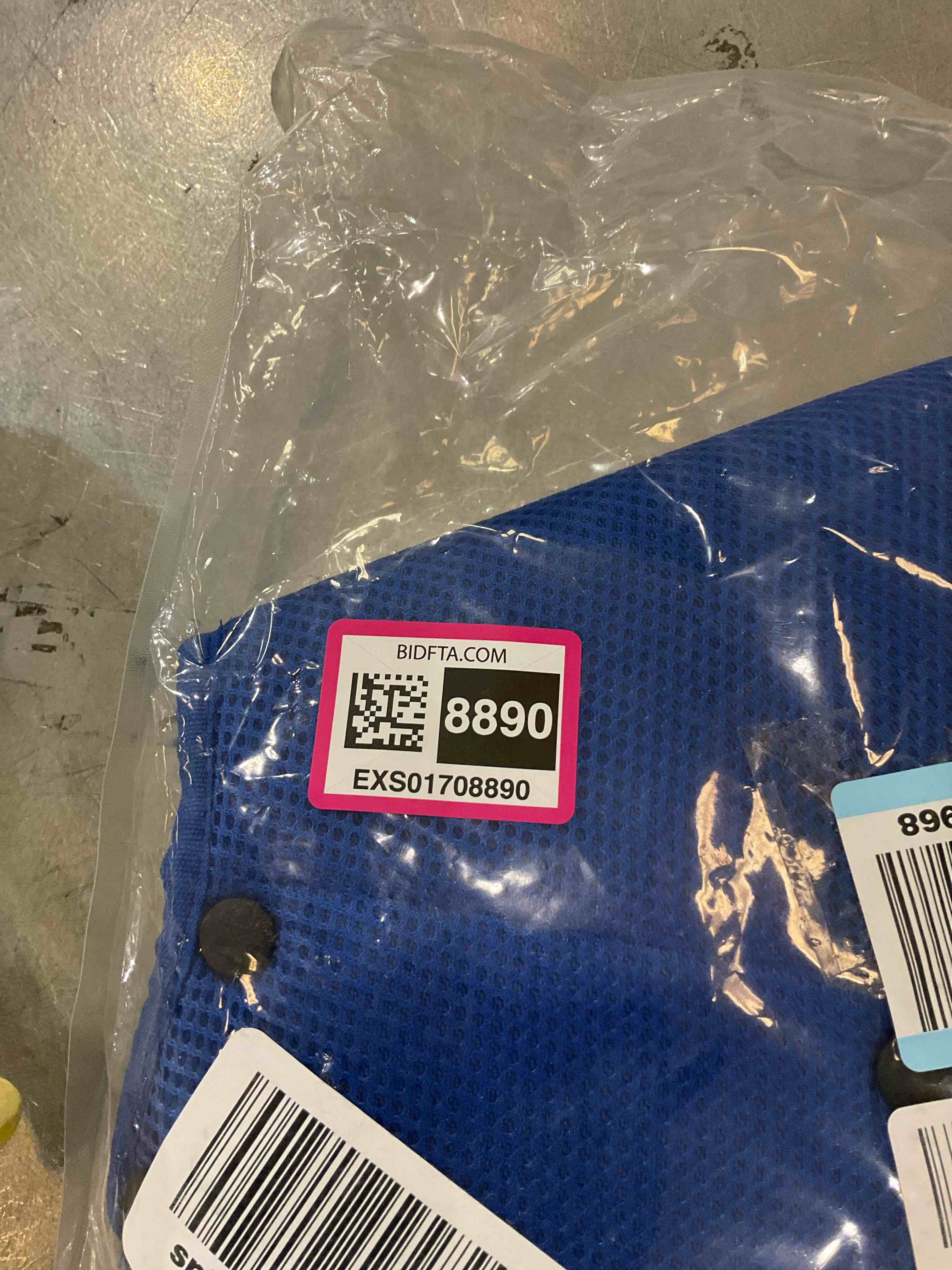 https://s3.amazonaws.com/lotting-images-prod/BargainHunt/EXS01708890_1715092516691.jpeg