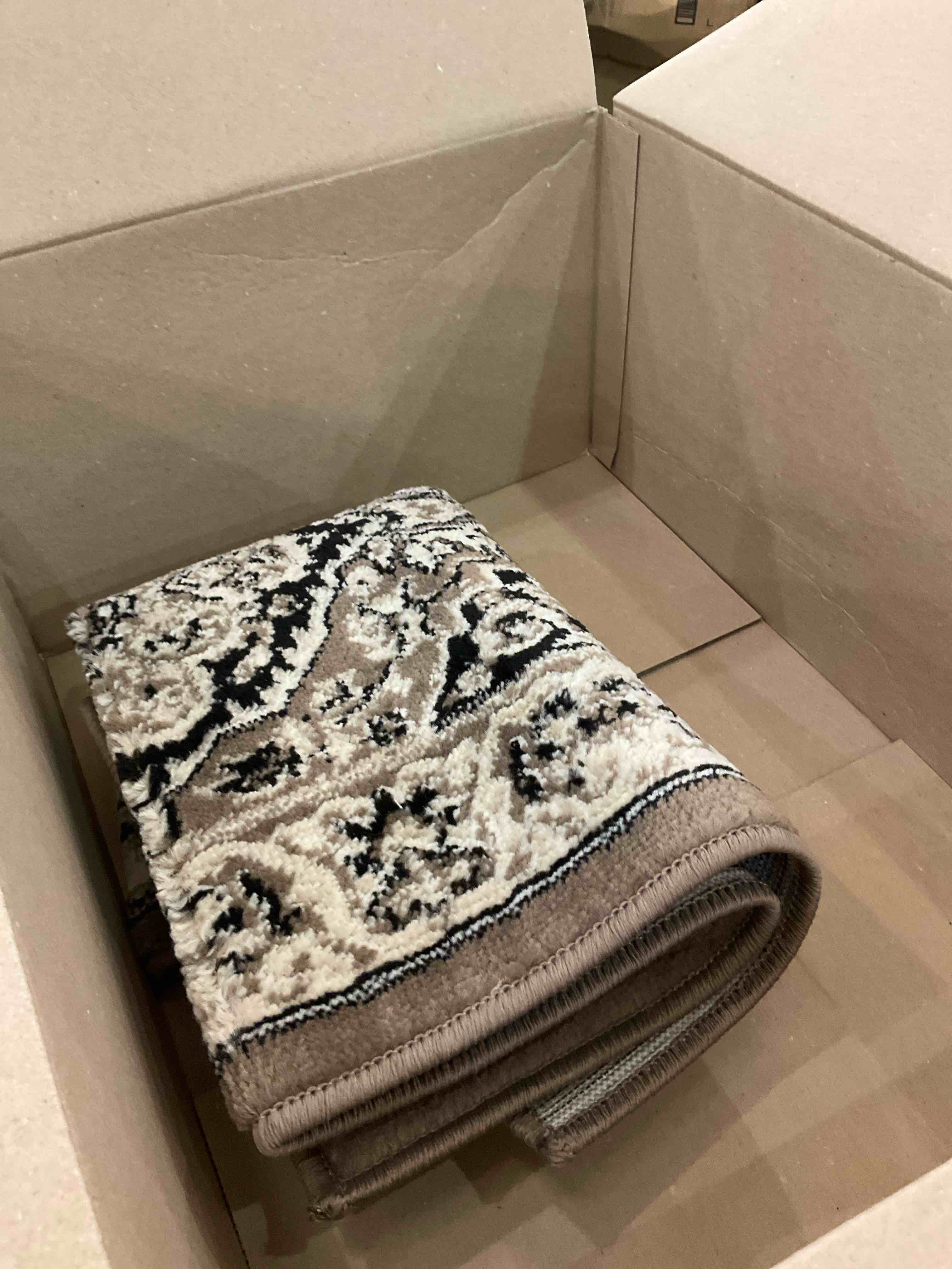 https://s3.amazonaws.com/lotting-images-prod/BargainHunt/EXS01708935_1715096927878.jpeg