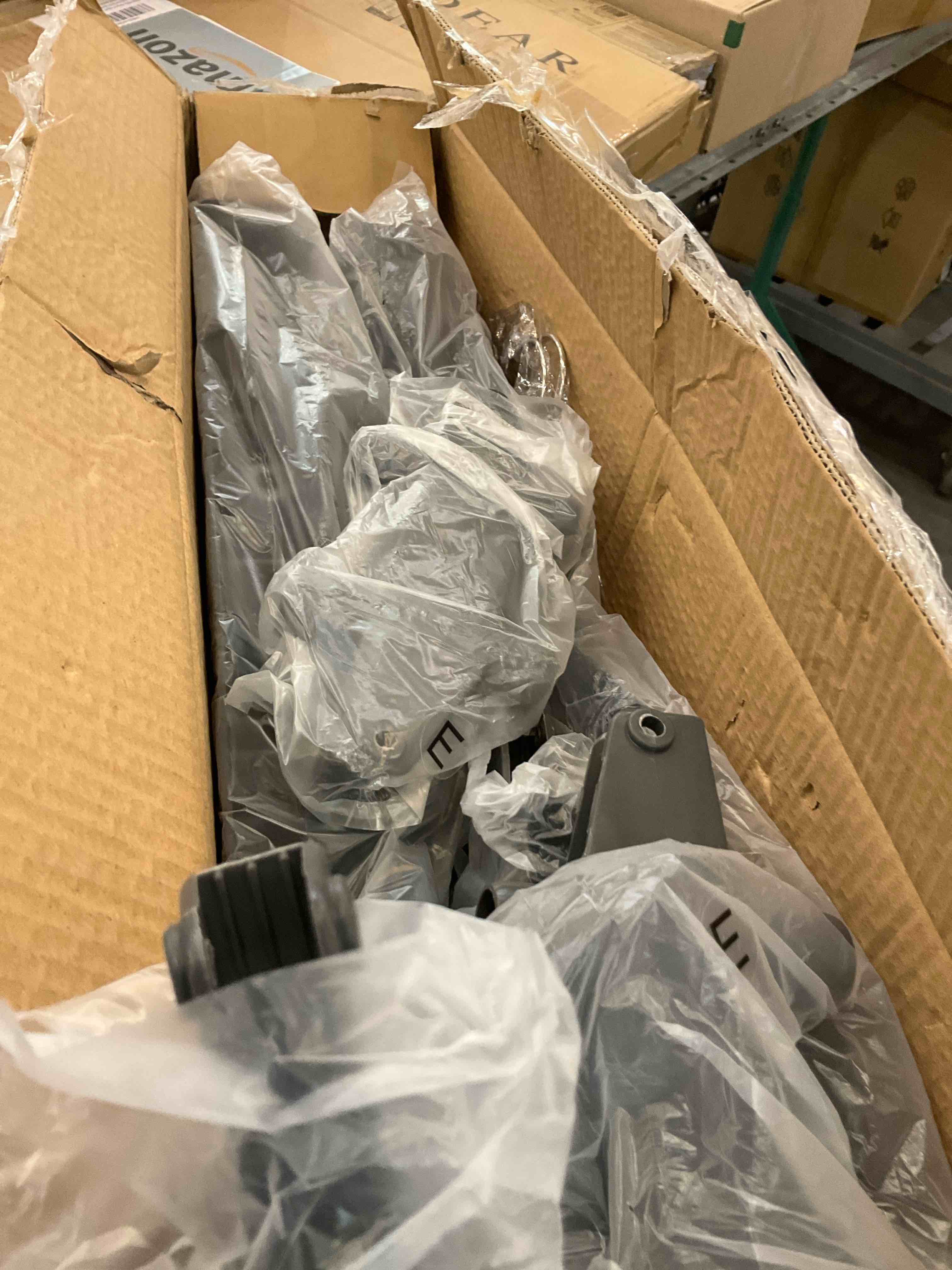 https://s3.amazonaws.com/lotting-images-prod/BargainHunt/EXS01708948_1715101068574.jpeg