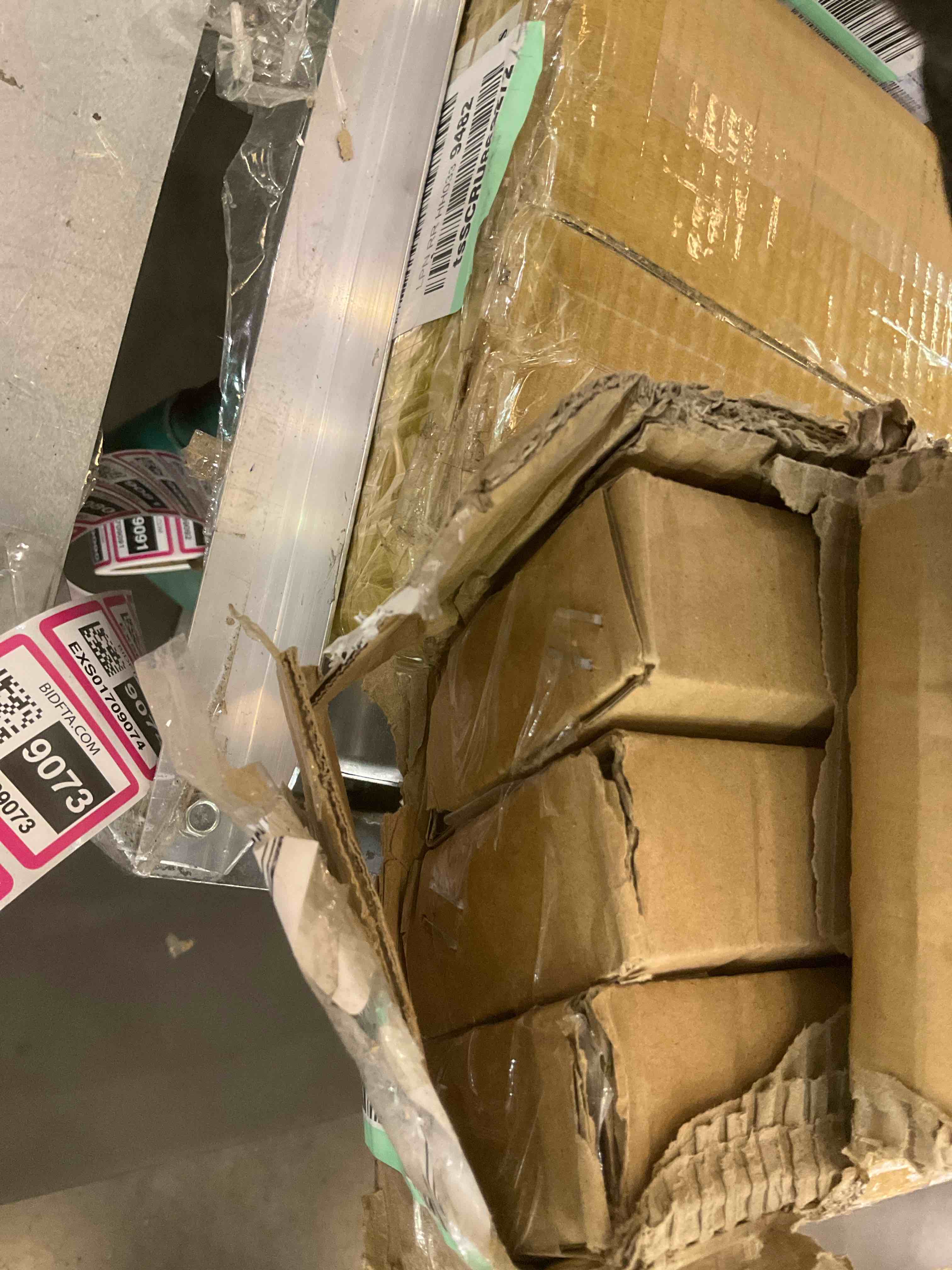 https://s3.amazonaws.com/lotting-images-prod/BargainHunt/EXS01709072_1713289713797.jpeg