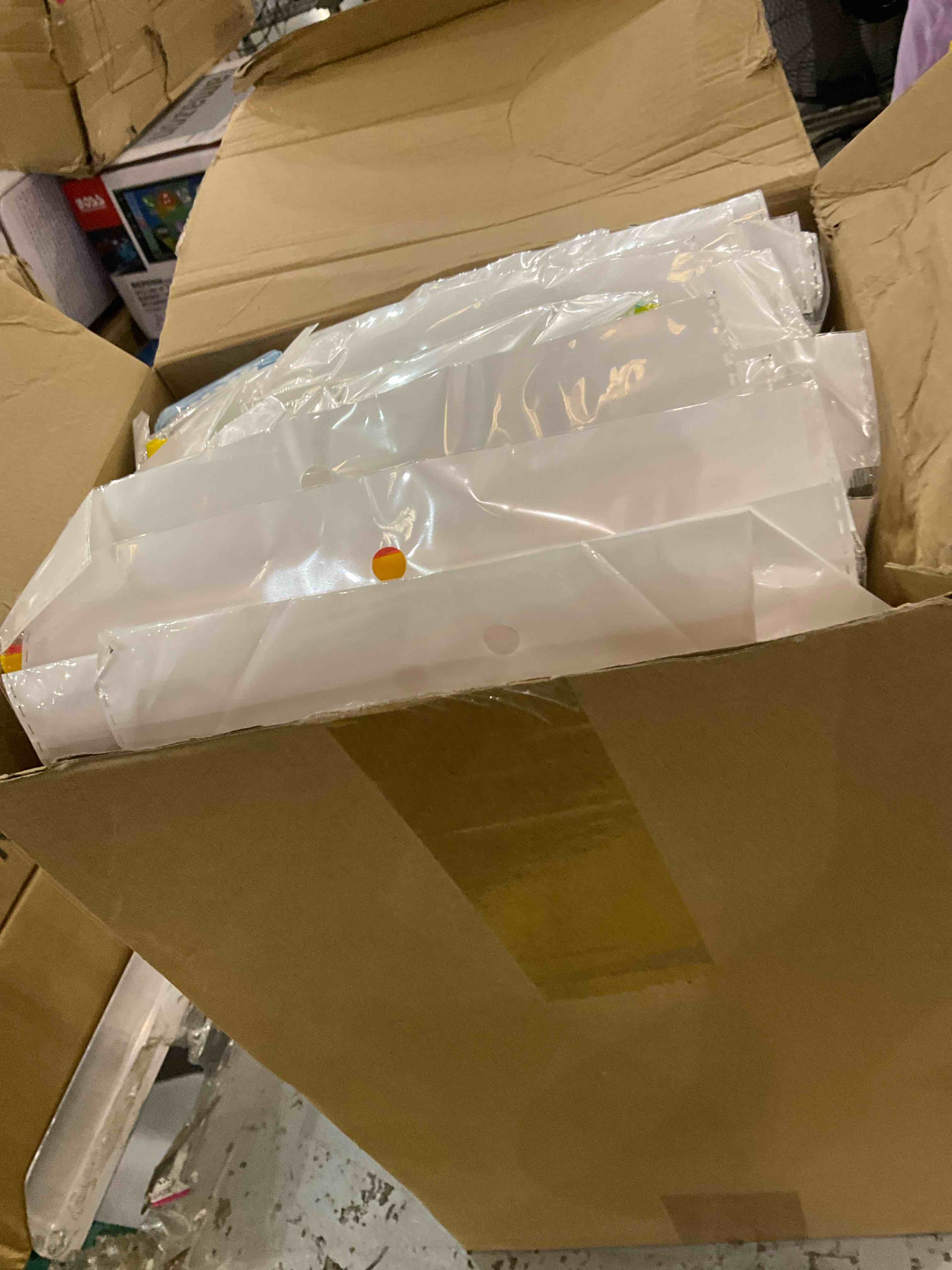 https://s3.amazonaws.com/lotting-images-prod/BargainHunt/EXS01709469_1719497453004.jpeg