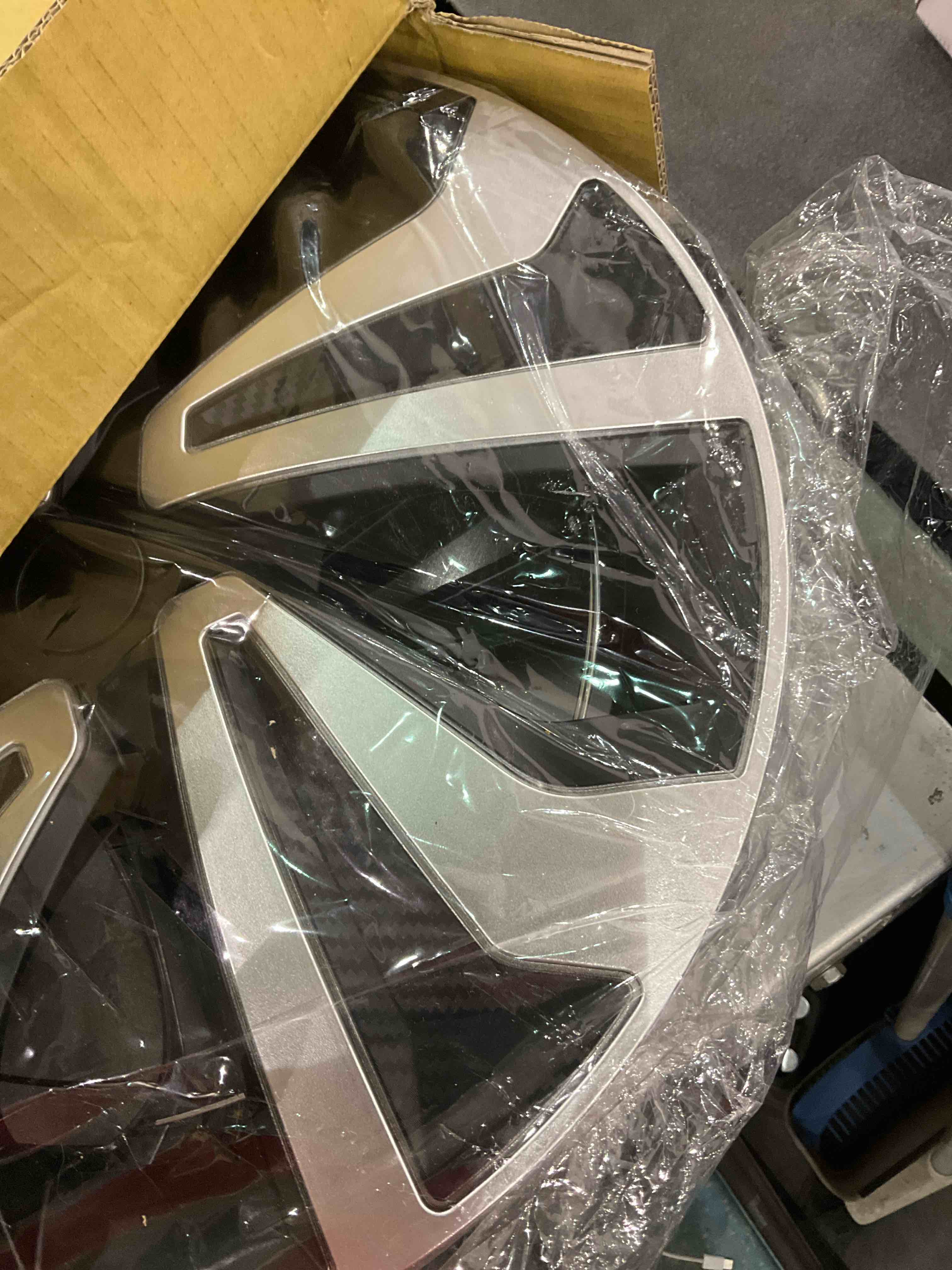 https://s3.amazonaws.com/lotting-images-prod/BargainHunt/EXS01709507_1713355129917.jpeg