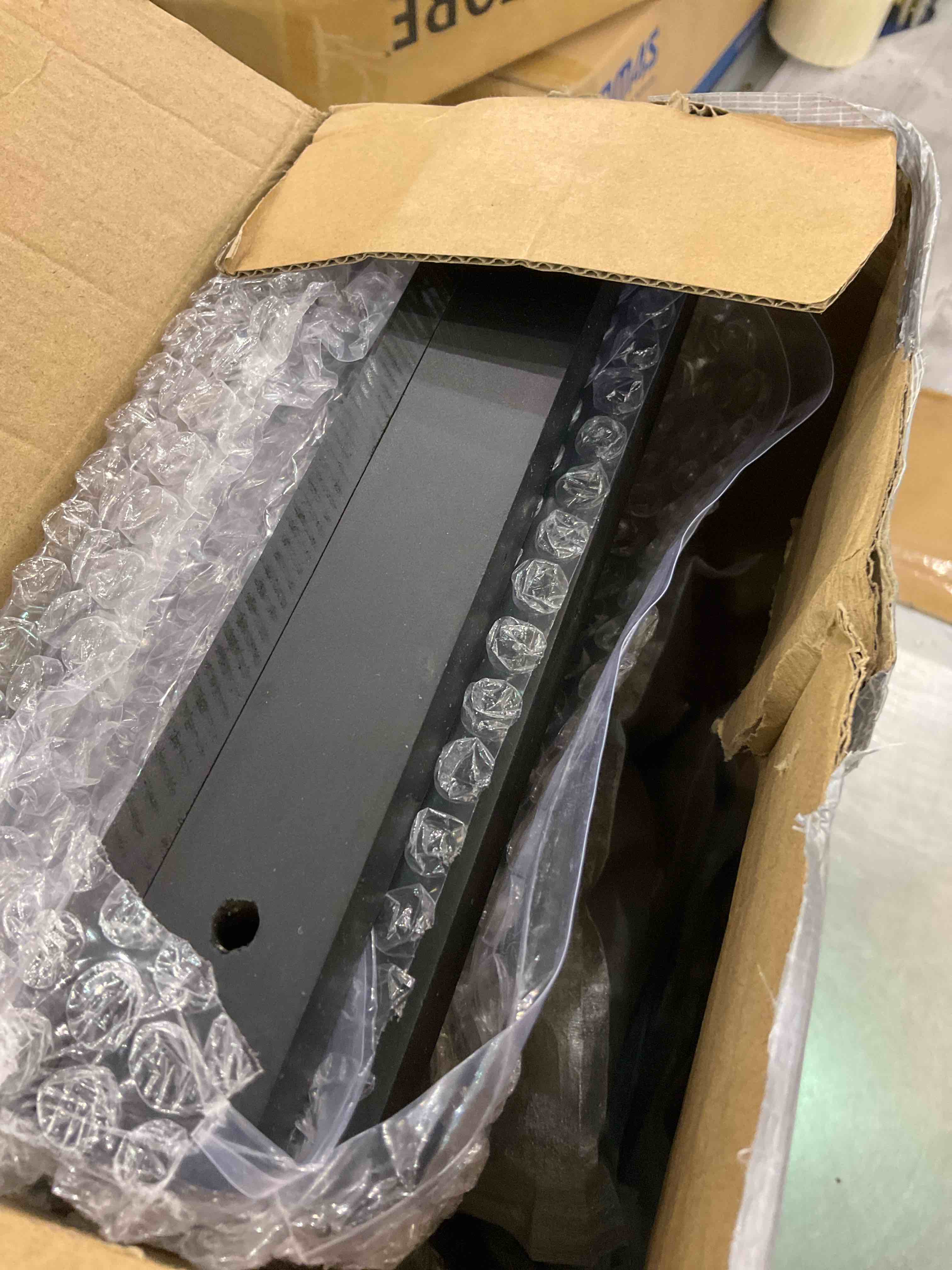https://s3.amazonaws.com/lotting-images-prod/BargainHunt/EXS01709619_1713447273608.jpeg