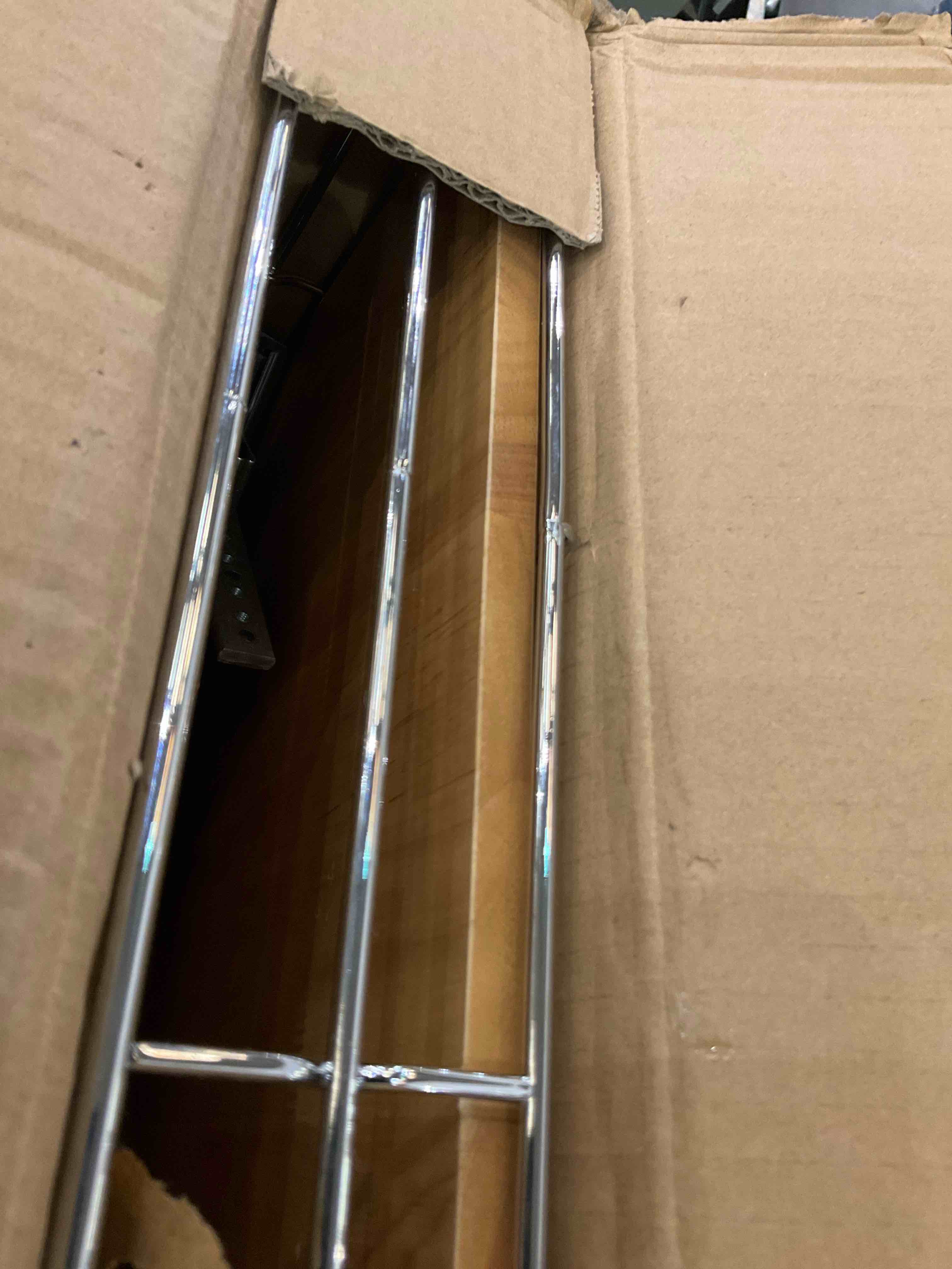 https://s3.amazonaws.com/lotting-images-prod/BargainHunt/EXS01709955_1713808211570.jpeg