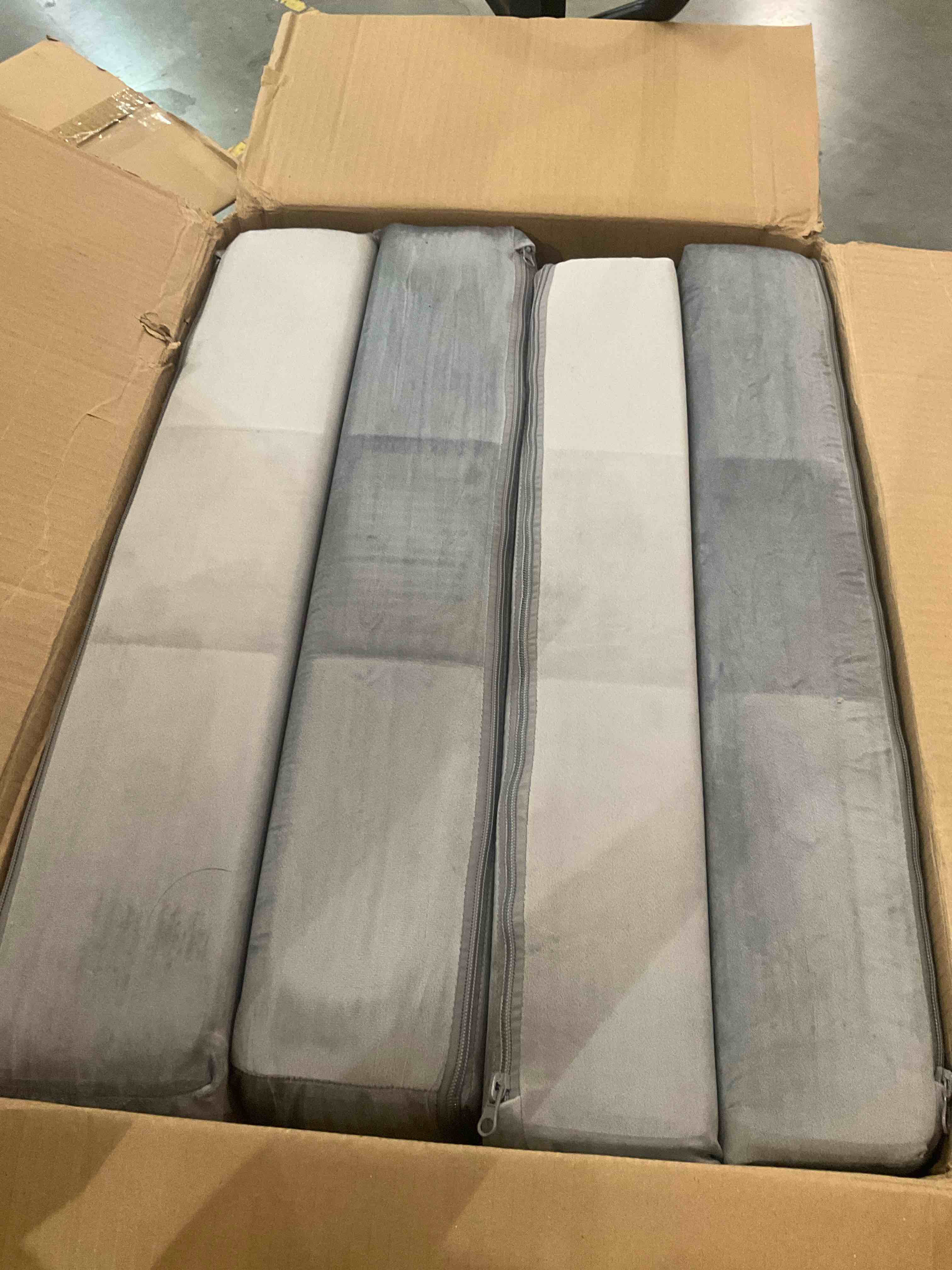 https://s3.amazonaws.com/lotting-images-prod/BargainHunt/EXS02071054_1723840211030.jpeg