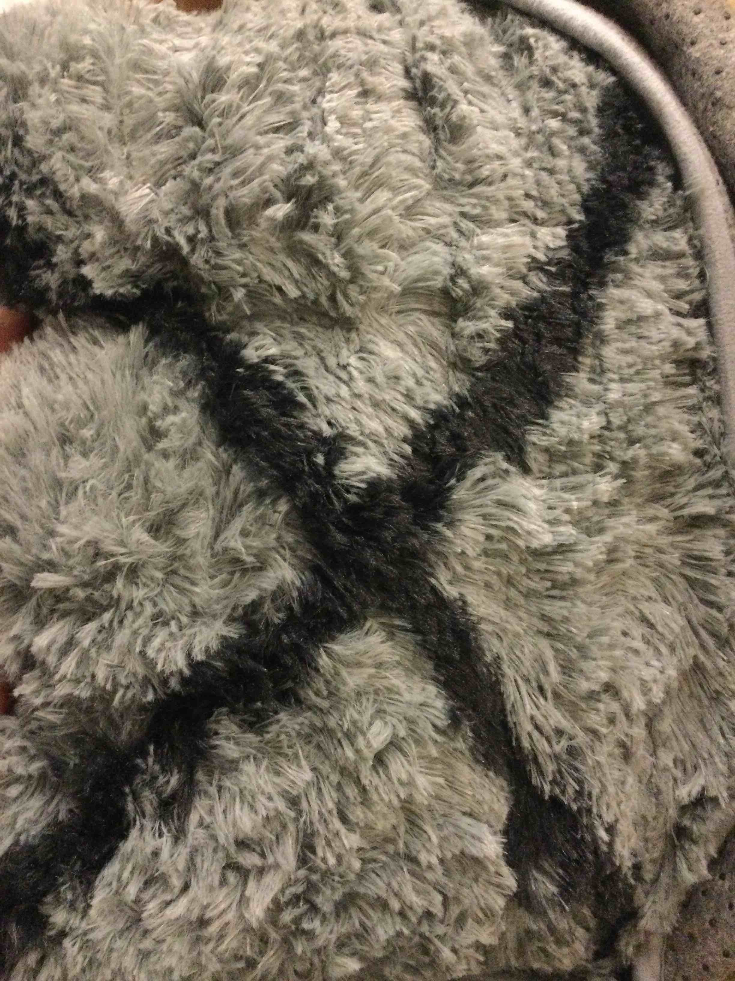 Zentavio Dark Grey Area Rug for Living Room Bedroom 4x6 Soft Fluffy Fuzzy Furry Shaggy Aesthetic Carpet Plush High Pile Floor Throw Rug for Nursery Kids Room Dorm Room