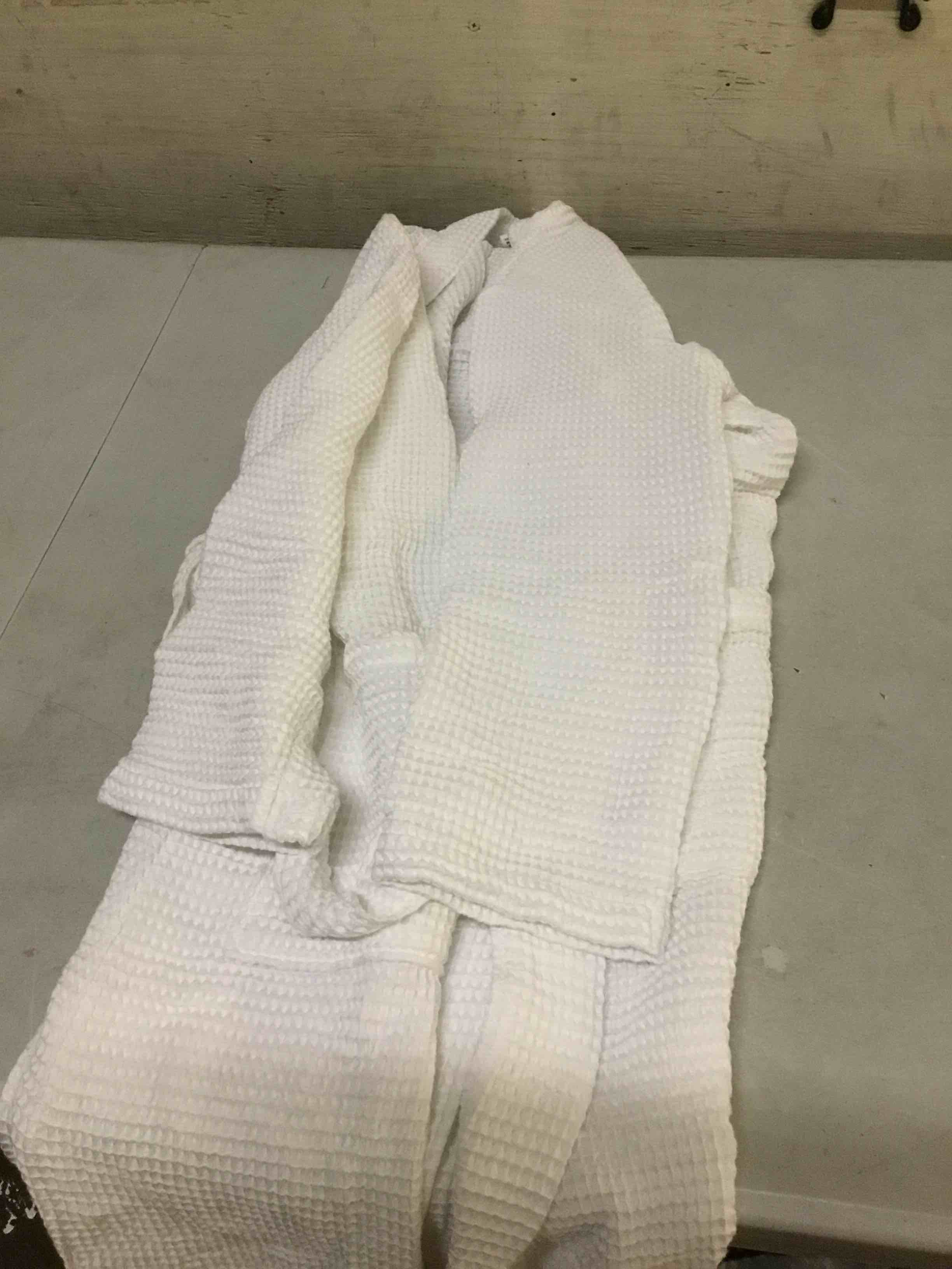 Condition photo showing Good Condition for quince turkish waffle robe size xs 