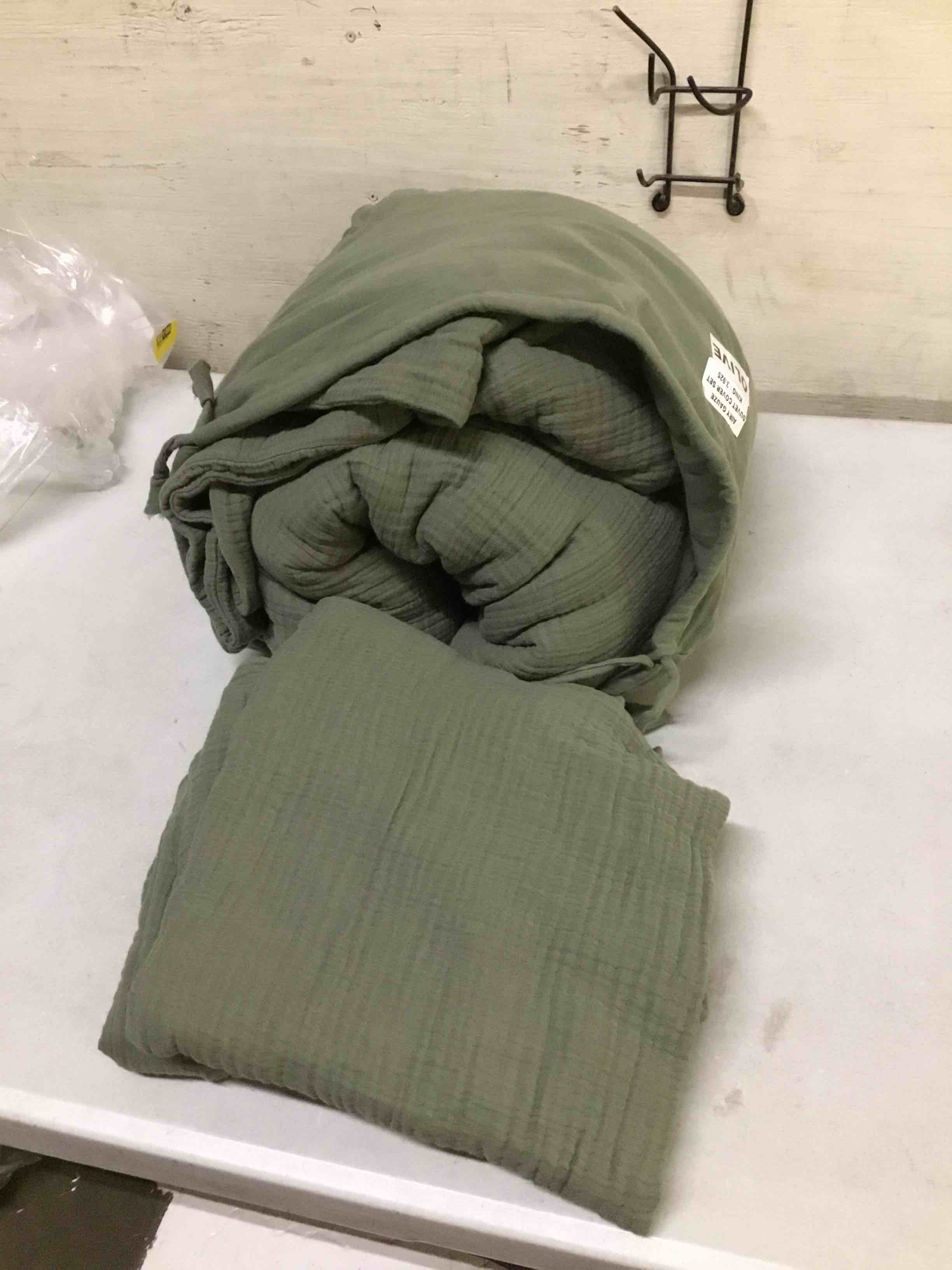 Condition photo showing Good Condition for quince airy gauze duvet cover set king olive color