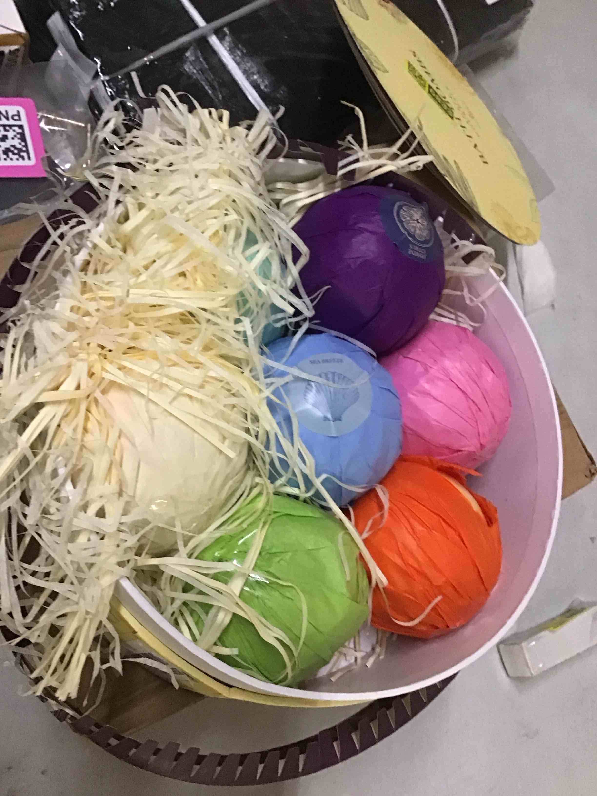 Condition photo showing Good Condition for adelegourdain bath bombs set 7 pcs - gift set for women, 200g extra large oversized, mineral bath bombs for sensitive skin, gift set or birthday or mothers day, gift box idea for her