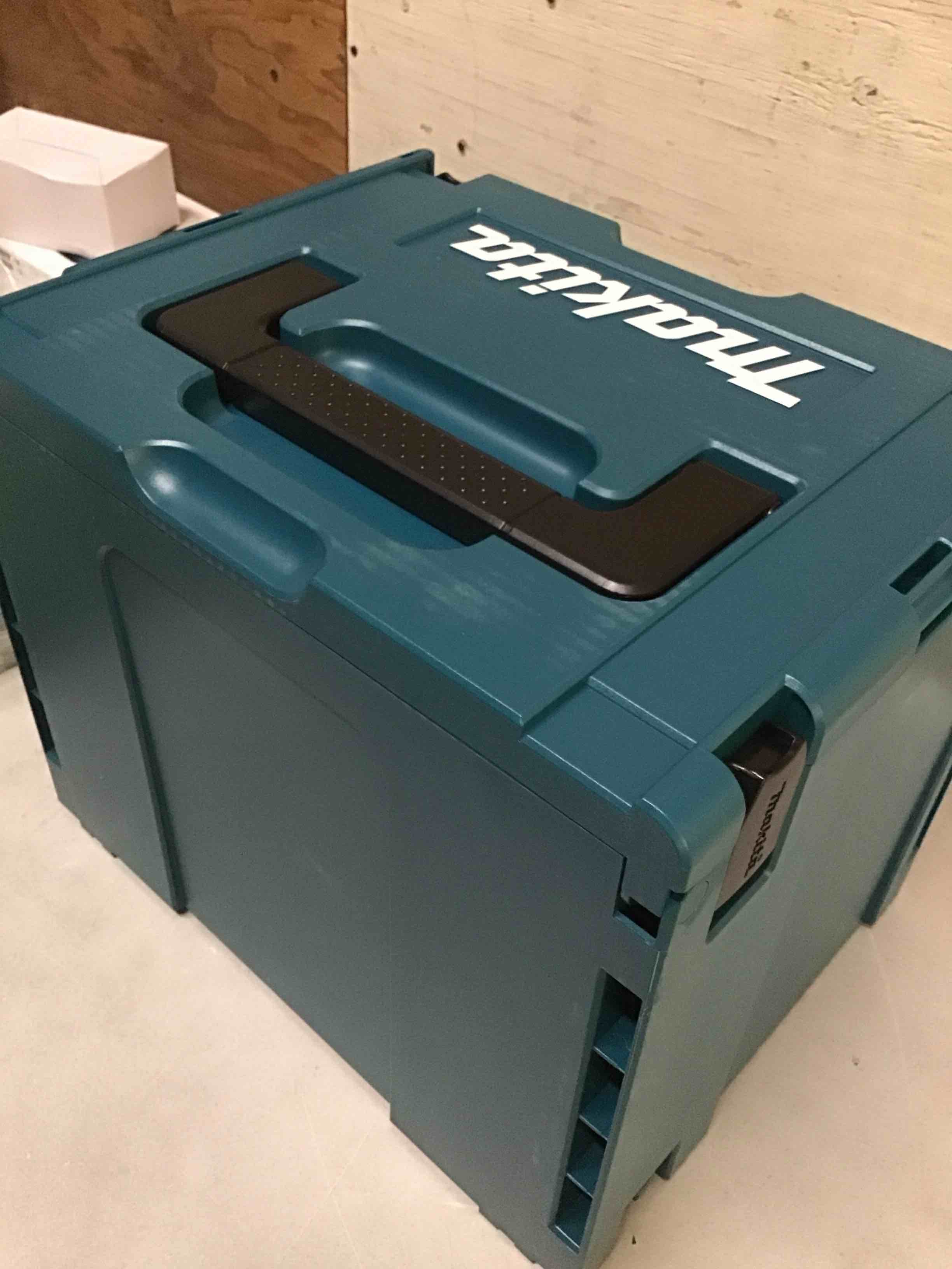 Condition photo showing Good Condition for makita sp6000j1 6-1/2" plunge circular saw with stackable tool case 