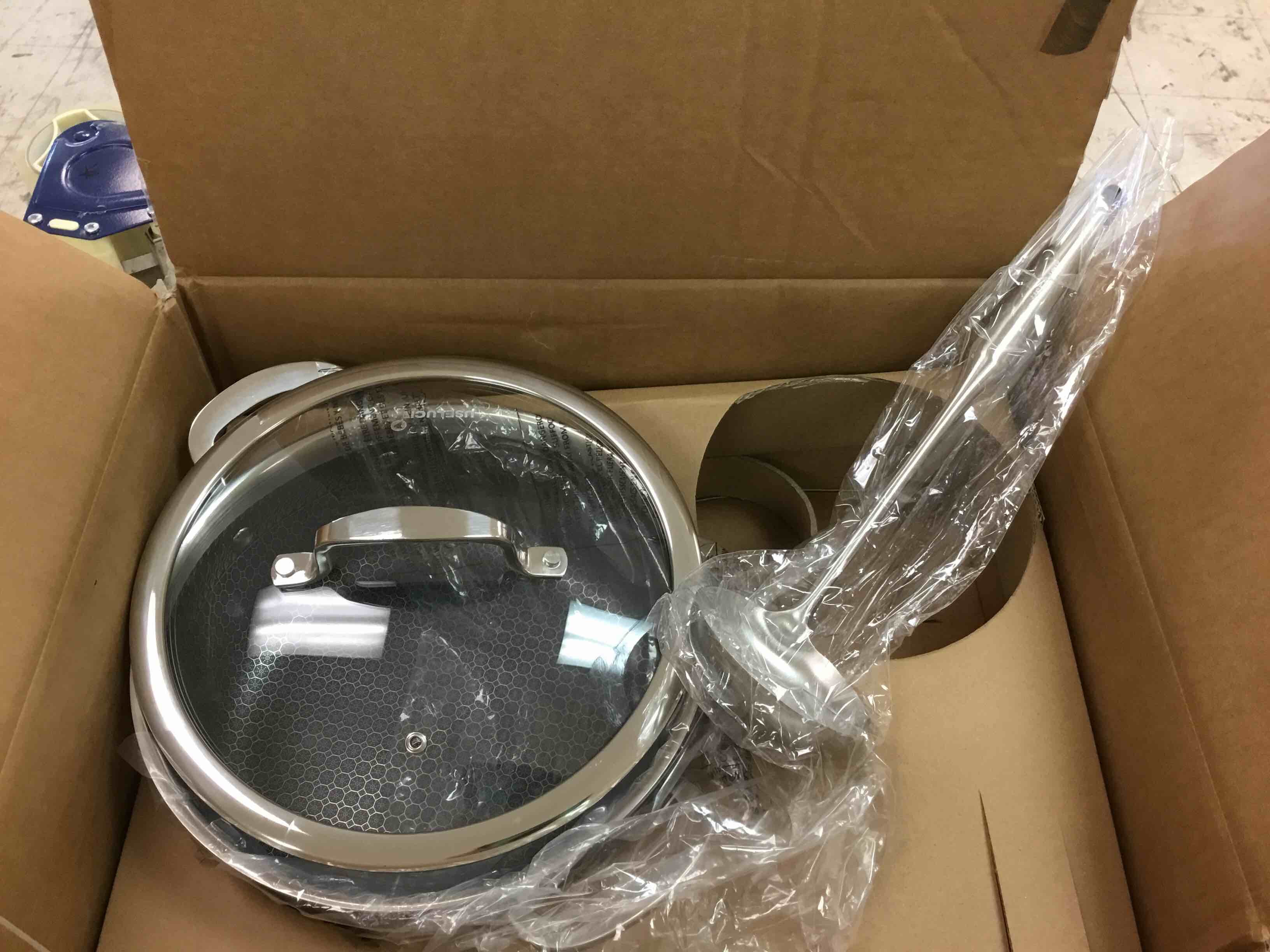Condition photo showing Good Condition for (3 pieces only, see photos) useluck hybrid nonstick pot set, 1.5 qt sauce pan, 2 and 5.2 qt stock pot with glass lids,cookware sets,stay-cool handles,2 silicone trivets,dishwasher-friendly,compatible all cooktops.