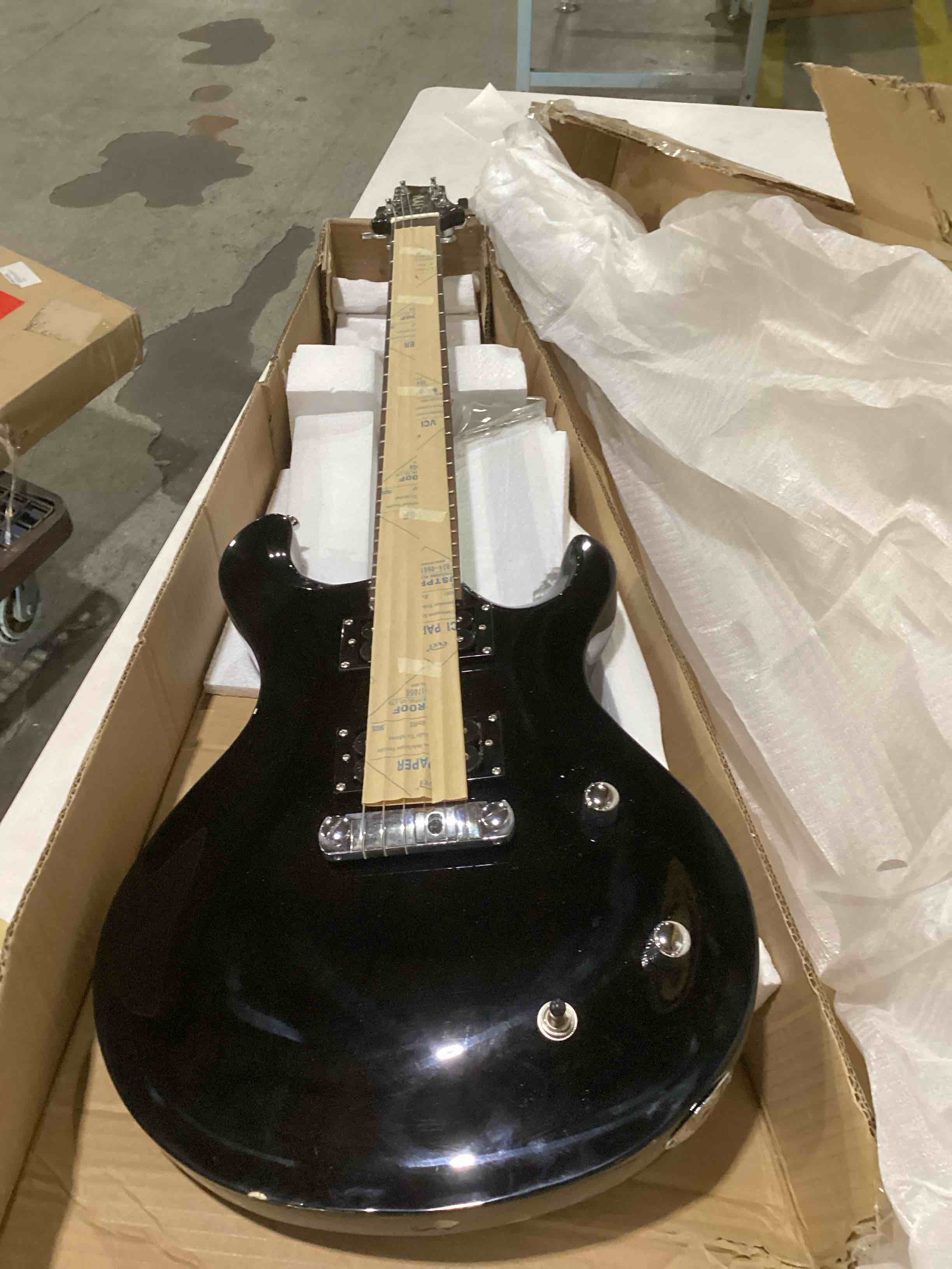 Condition photo showing As Is for has light damage iyv-ip-340 bk, solid body electric guitar, black