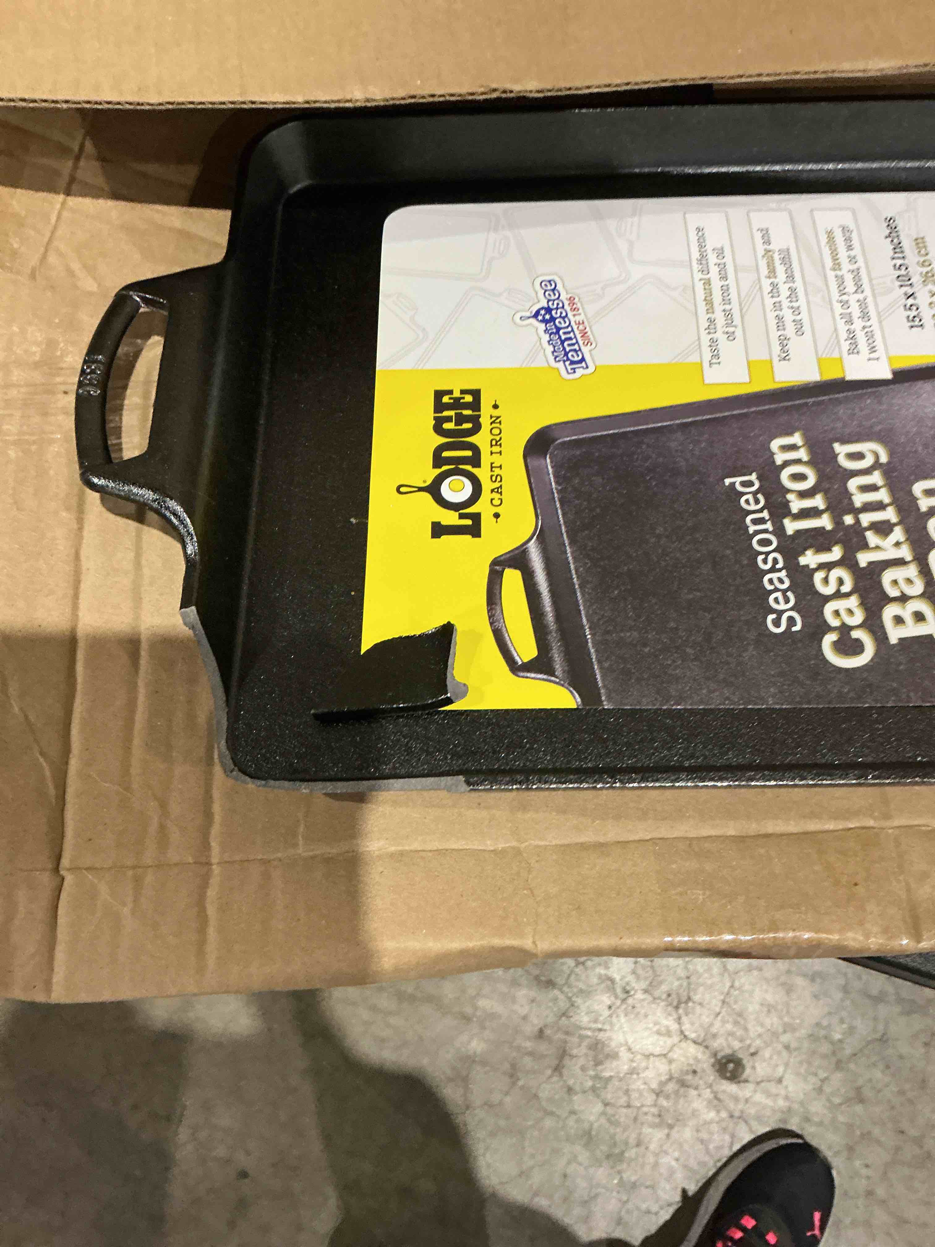 lodge cast iron baking pan