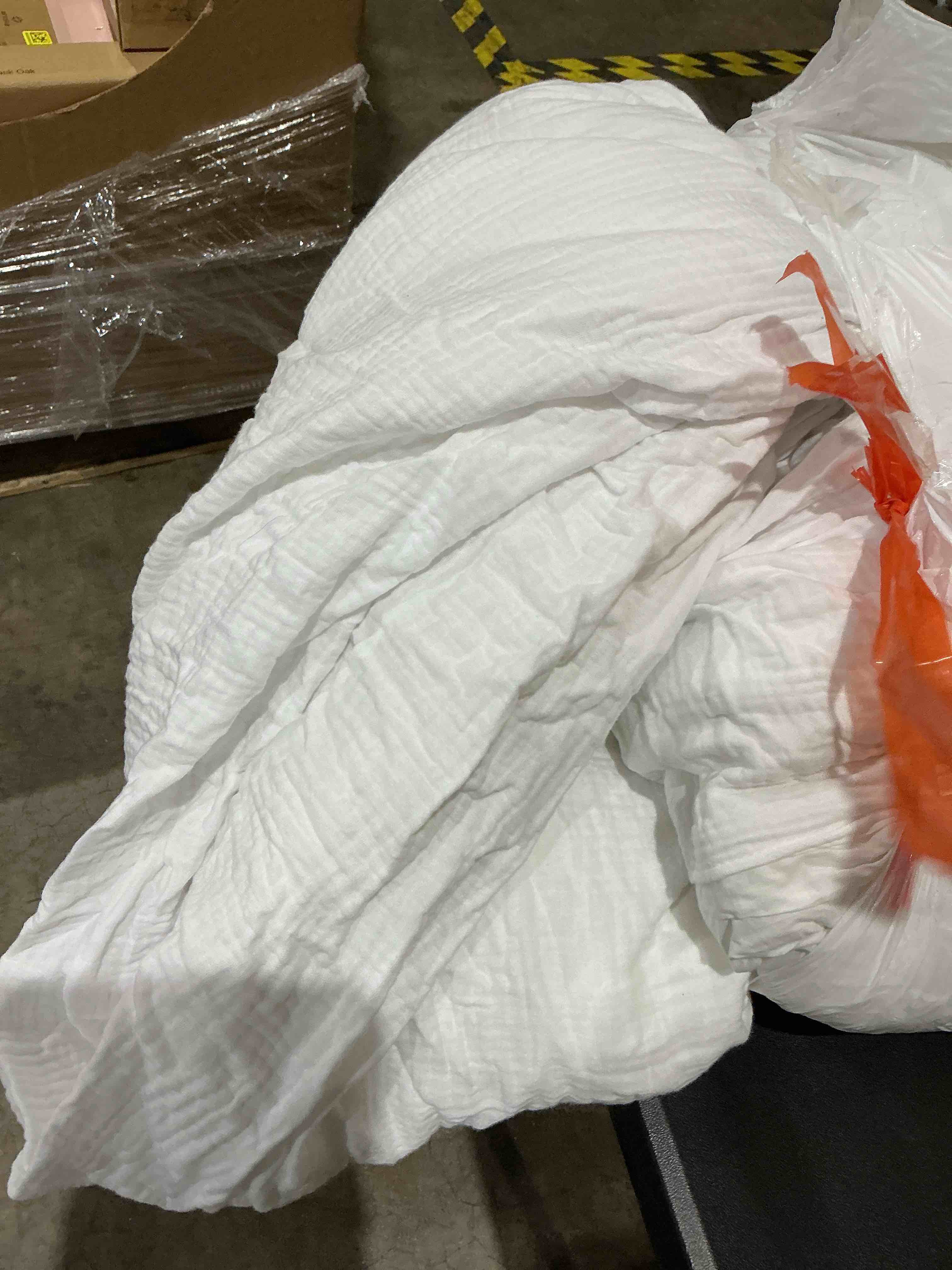 white comforter unknown size
