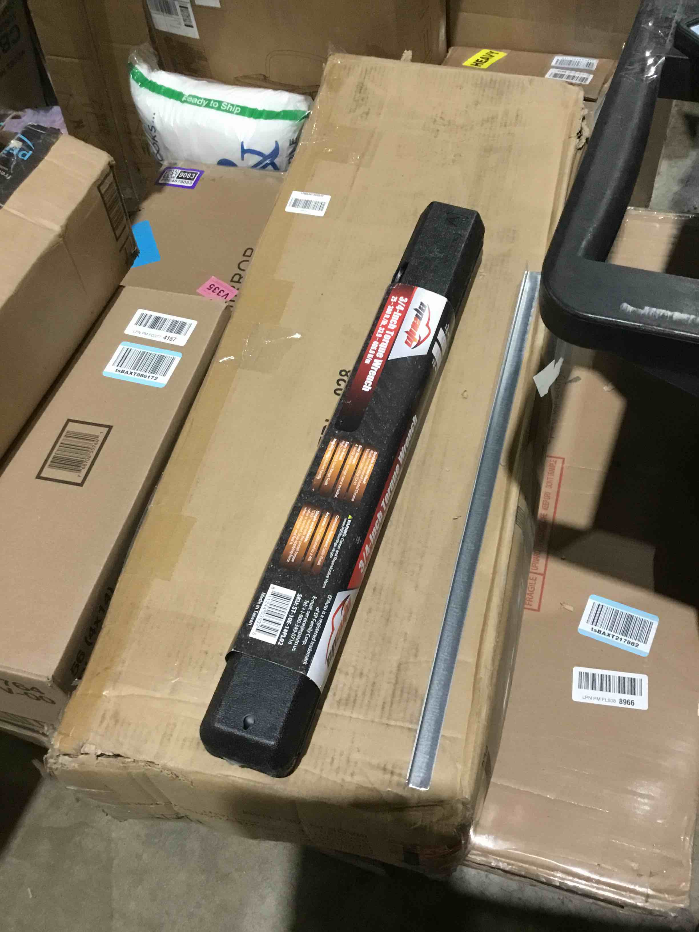 Condition photo showing New/Like New for epauto 3/4-inch torque wrench, 25~300 ft./lb., 33.9~406.8 n/m 3/4 inch drive (25~300 ft./lb.)