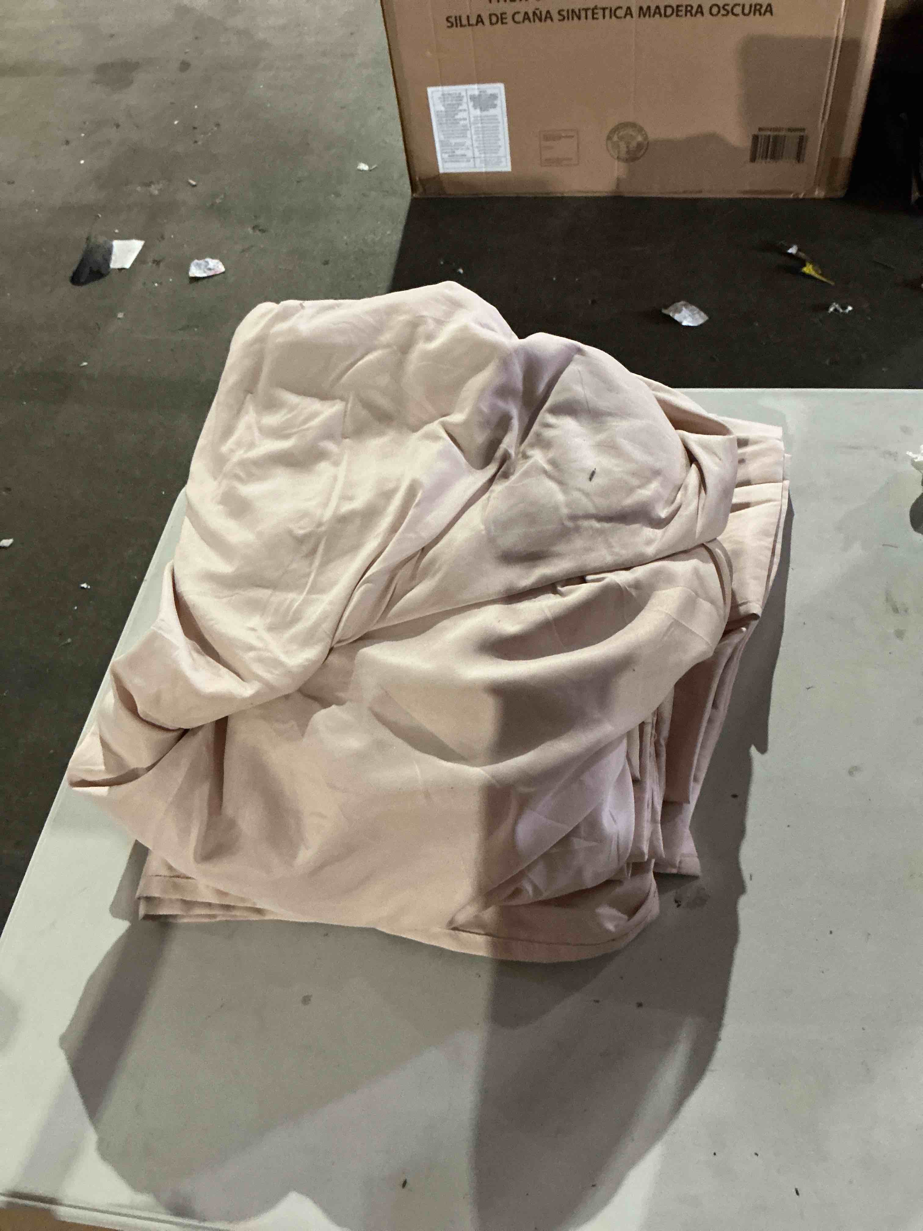 Condition photo showing Good Condition for muxhomo california king sheet set- flat sheet, fitted sheet, pillowcases & shams, beige cal king(104"x 96") 01 - beige