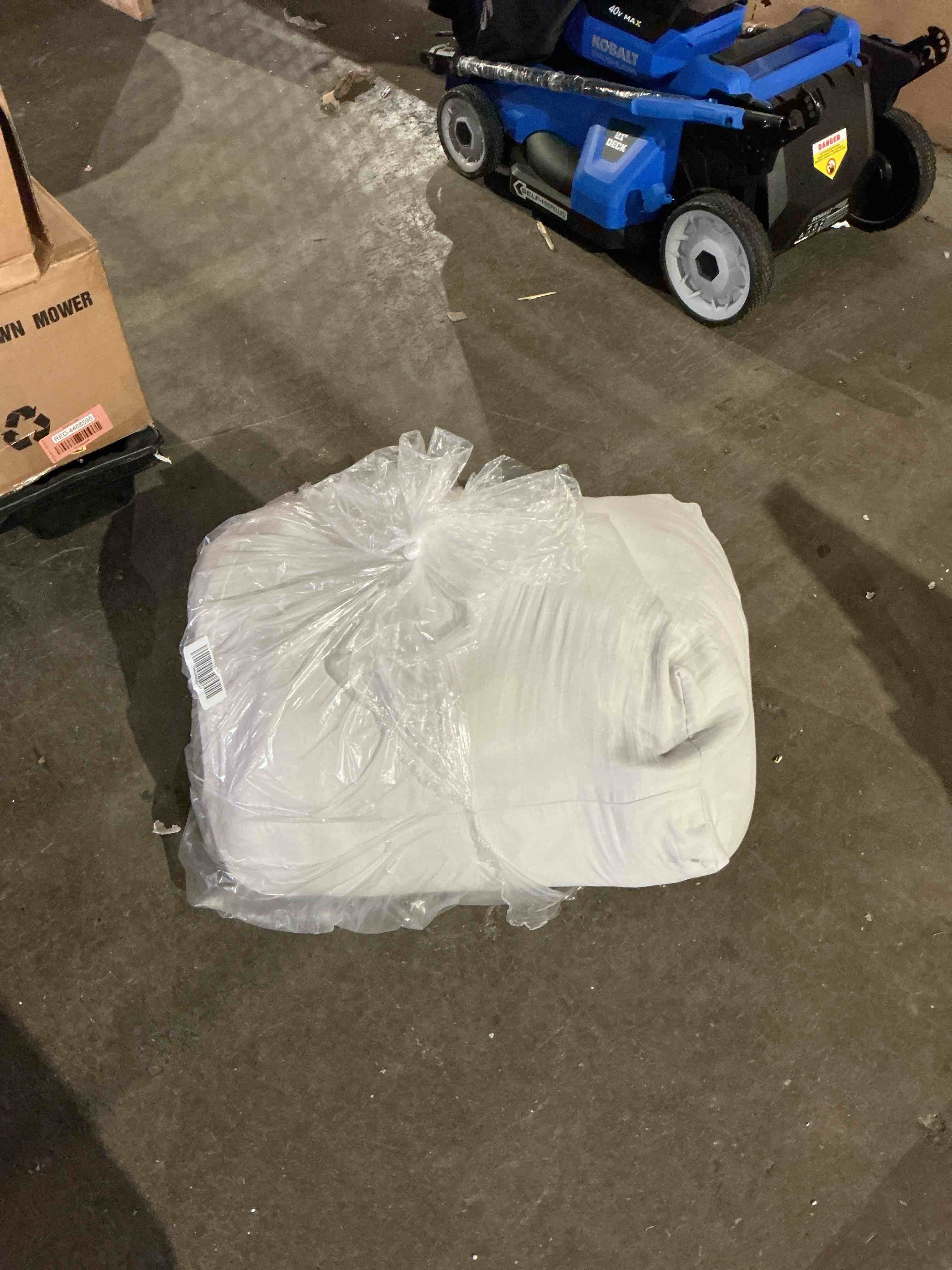 Condition photo showing New/Like New for organic cotton gauze dream quilt, full/queen, light grey