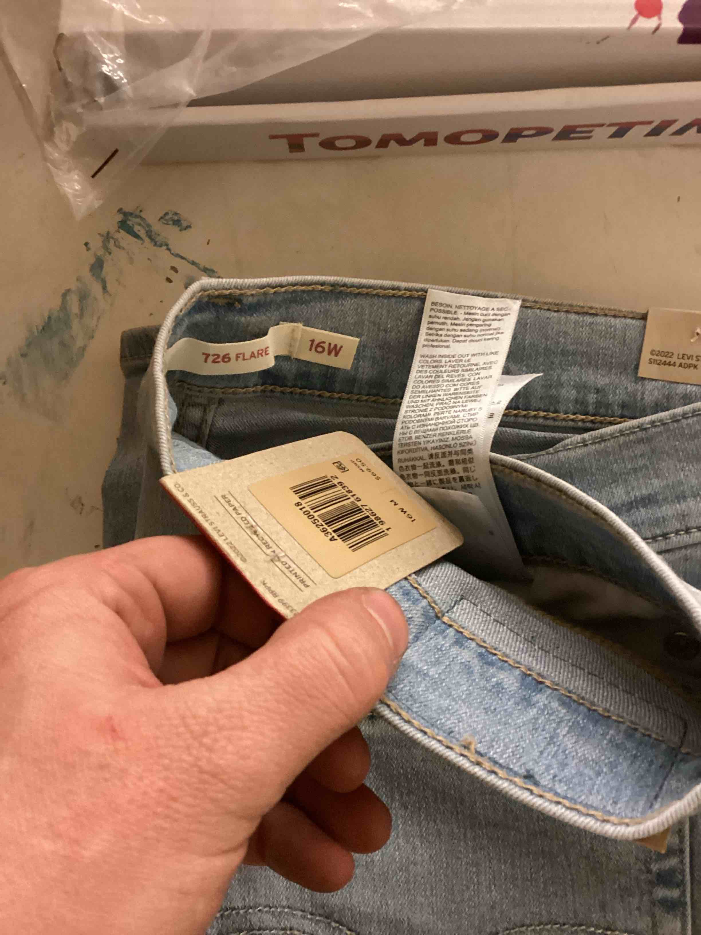 Condition photo showing New/Like New for levi's women's 726 high rise flare jeans