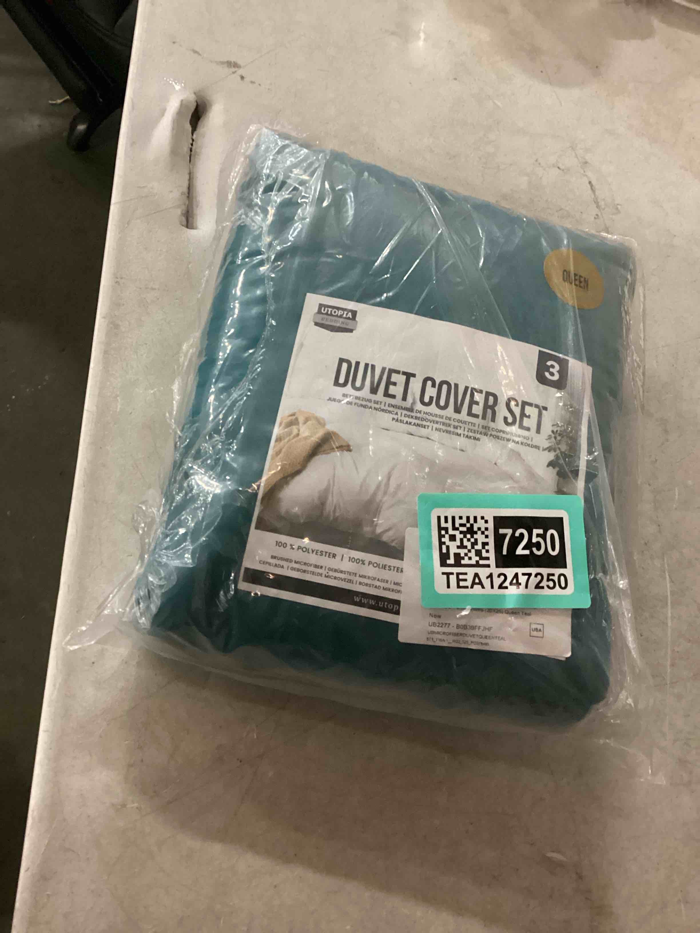 Condition photo showing New/Like New for (similar to stock photo)Microfiber Duvet Cover Set By ELEGANT COMFORT Size: Queen Duvet Cover + 2 Standard Shams | Color: Turquoise