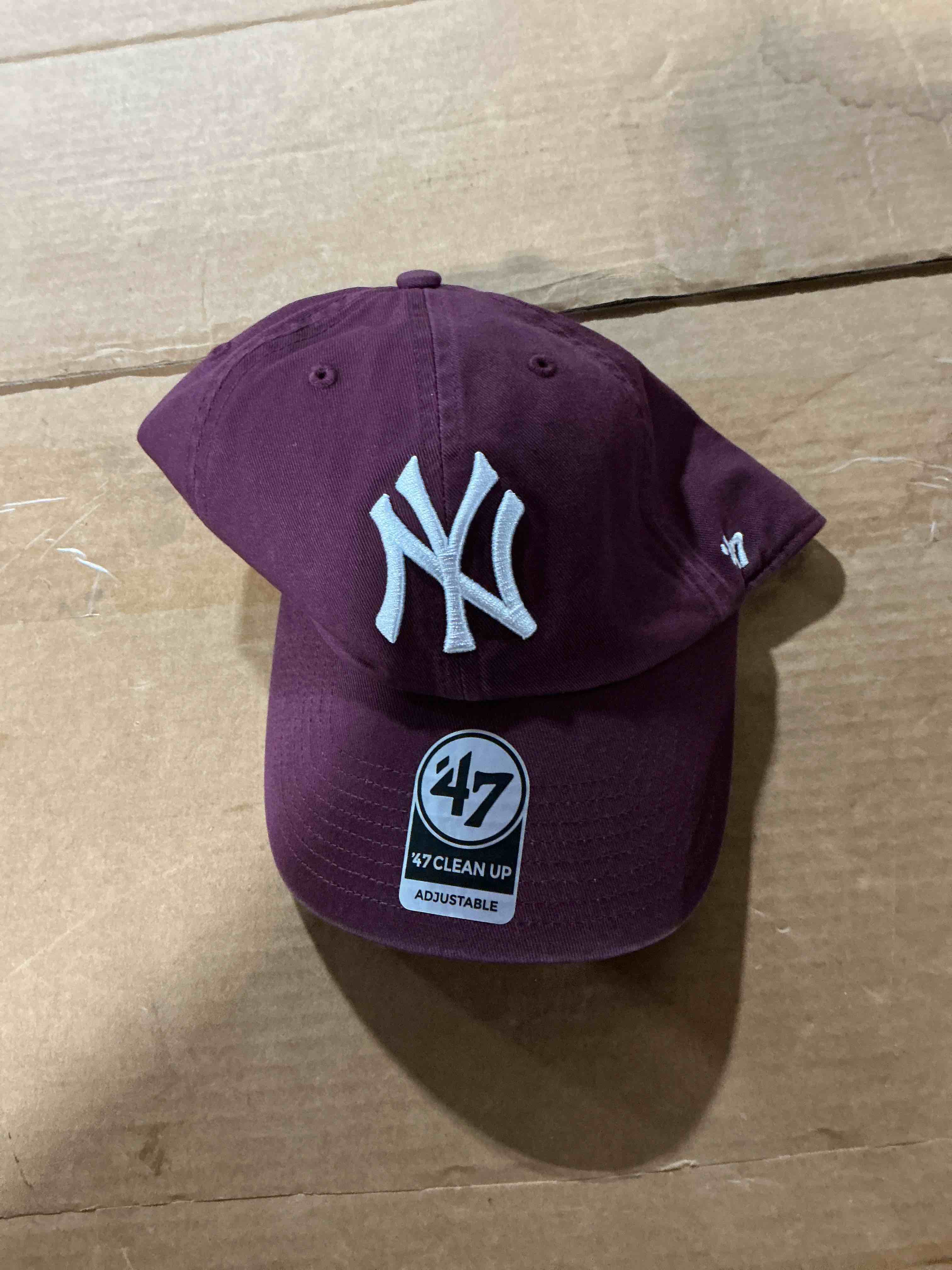 Condition photo showing Good Condition for new york yankees '47 clean up osf / maroon