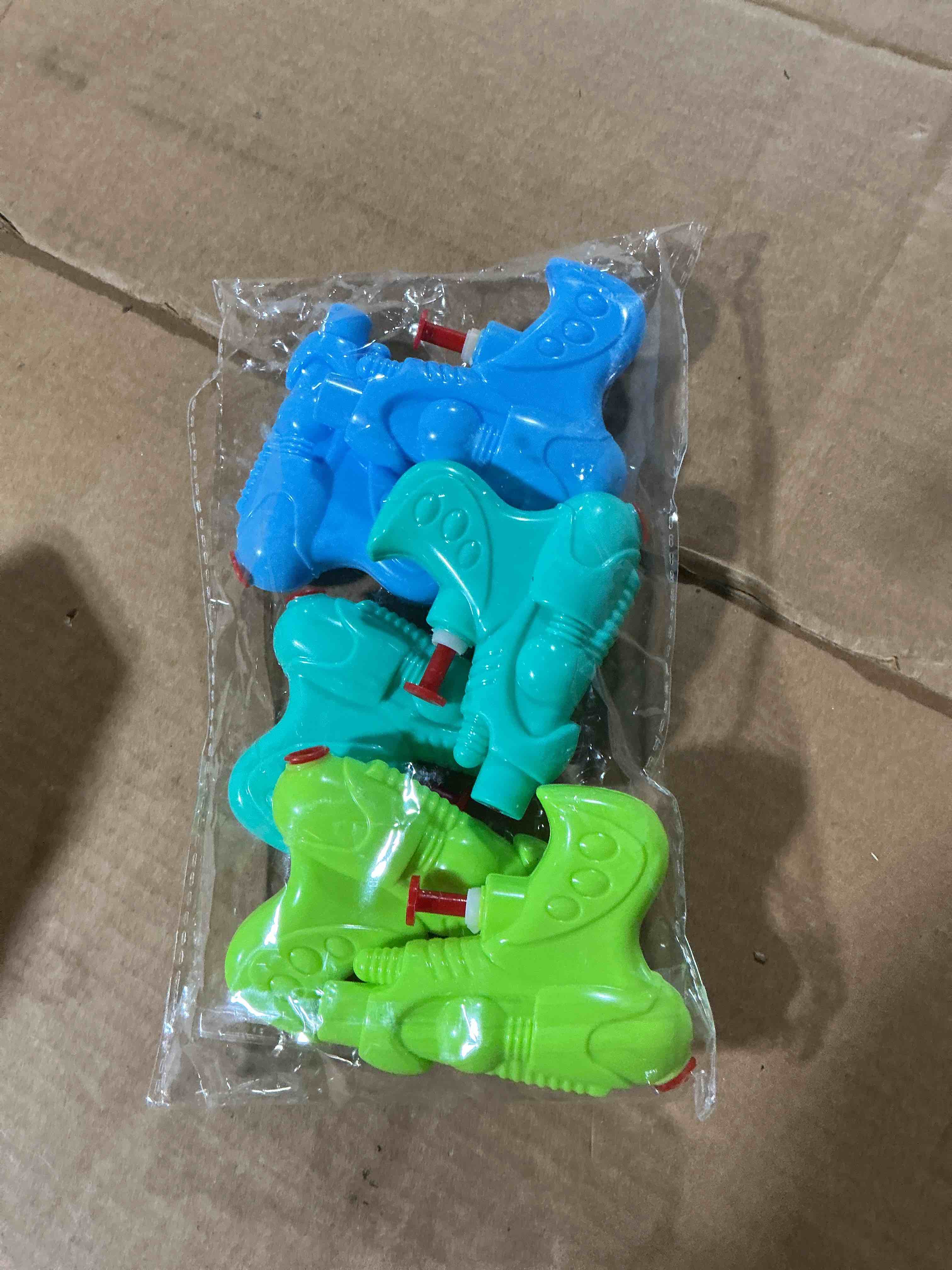 Condition photo showing Good Condition for 6-pack gun water