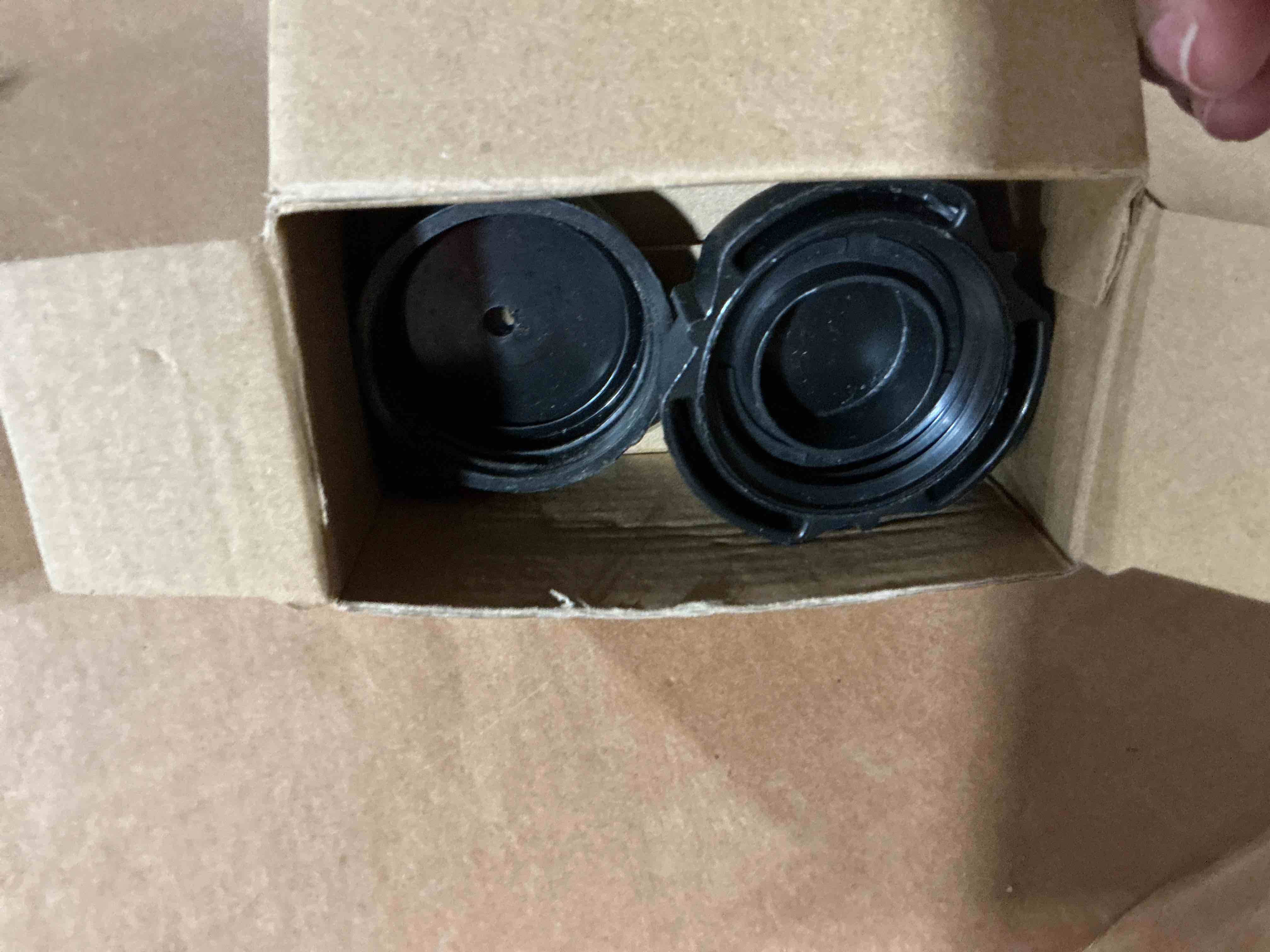 Condition photo showing Good Condition for 2x 1-3/4" fuel gas caps 692046 793606 699985 compatible with briggs&stratton 625e 650e 675ex lawn engine for toro husqvarna mtd craftsman poulan lawn mowers