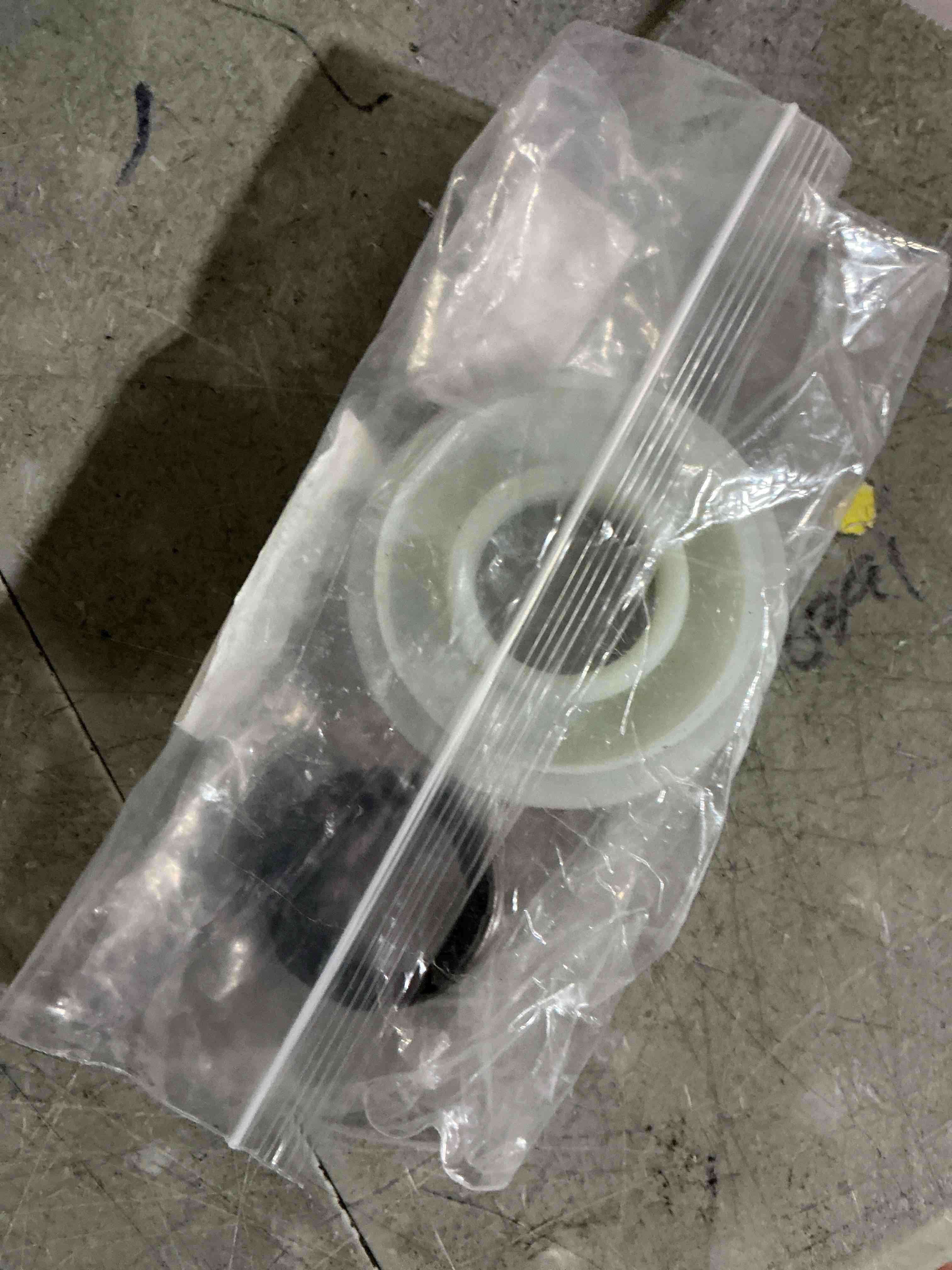 Condition photo showing As Is for (incomplete) transfer case output shaft seal kit db5z-7275-e compatible with 2007-2016 ford edge taurus flex explorer db5z7275e