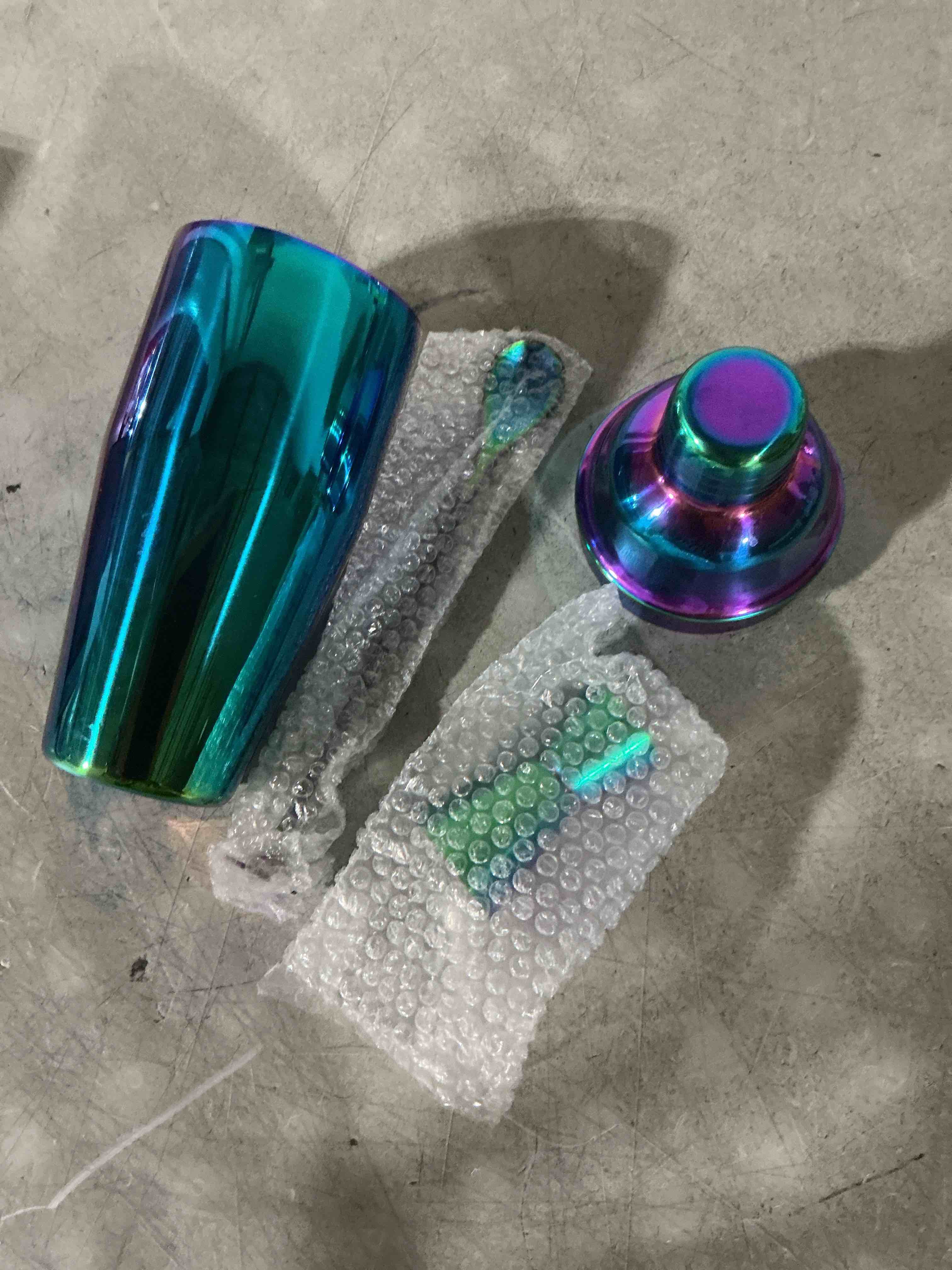 Condition photo showing Good Condition for 24 oz cocktail shaker bartender set, stainless steel martini shaker with built-in bartender strainer & popular cocktail recipes booklet, professional bartender tool for home or bar