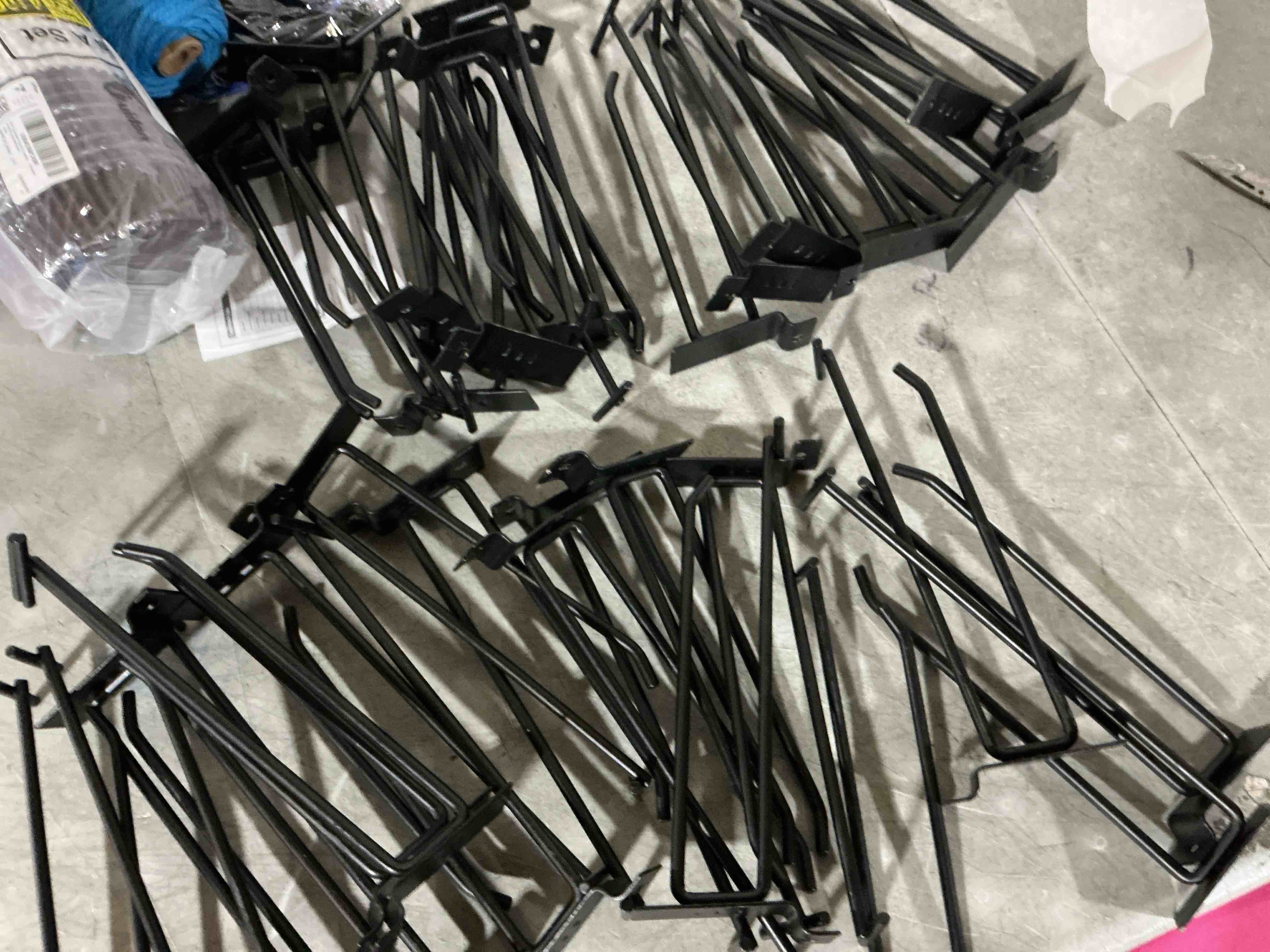 Condition photo showing Good Condition for oudain 8 inch slatwall hooks with label holder slot board accessories slatwall panel display black metal hangers for garage shop retail display(39pcs)