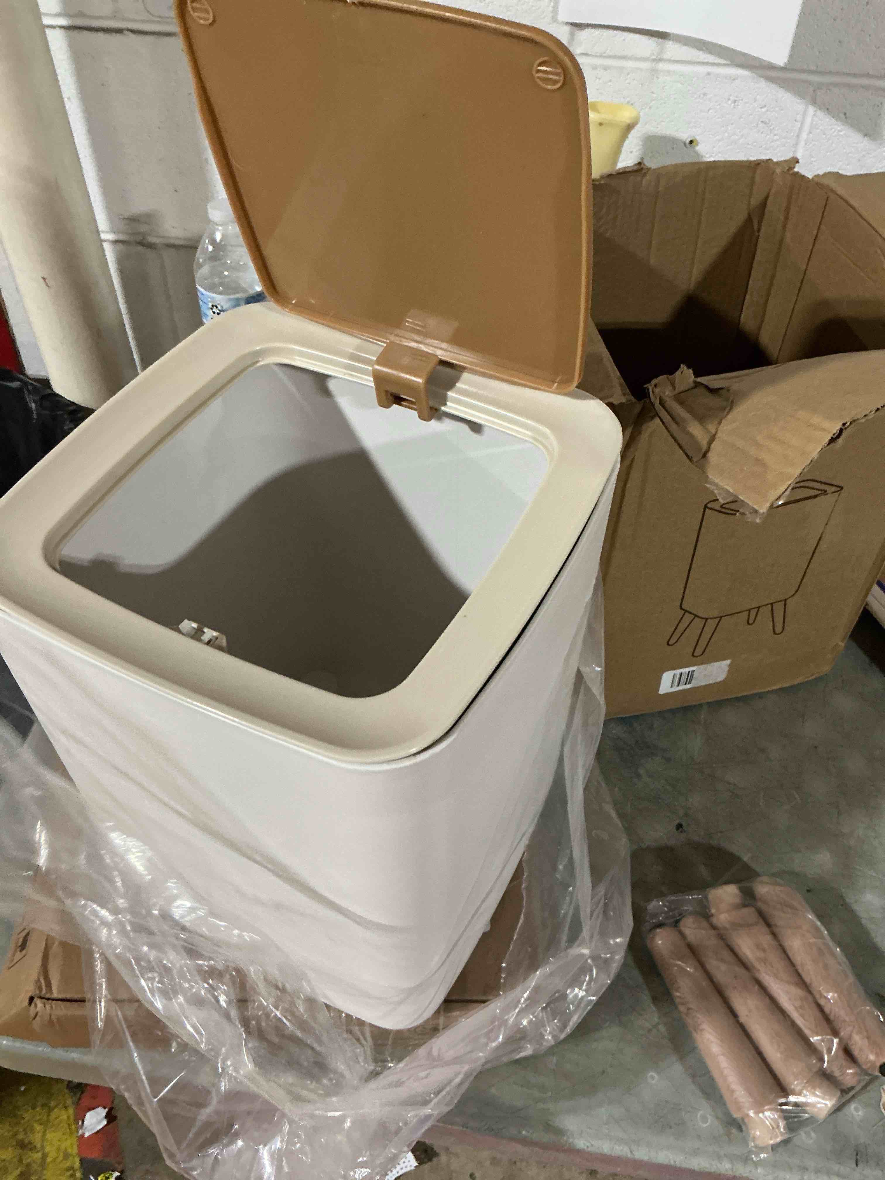 Condition photo showing As Is for wanwanka mini white plastic trash can, 2.6 gallon capacity, slim design, anti-odor, easy to clean, suitable for any place 2.6 gallon rectangular