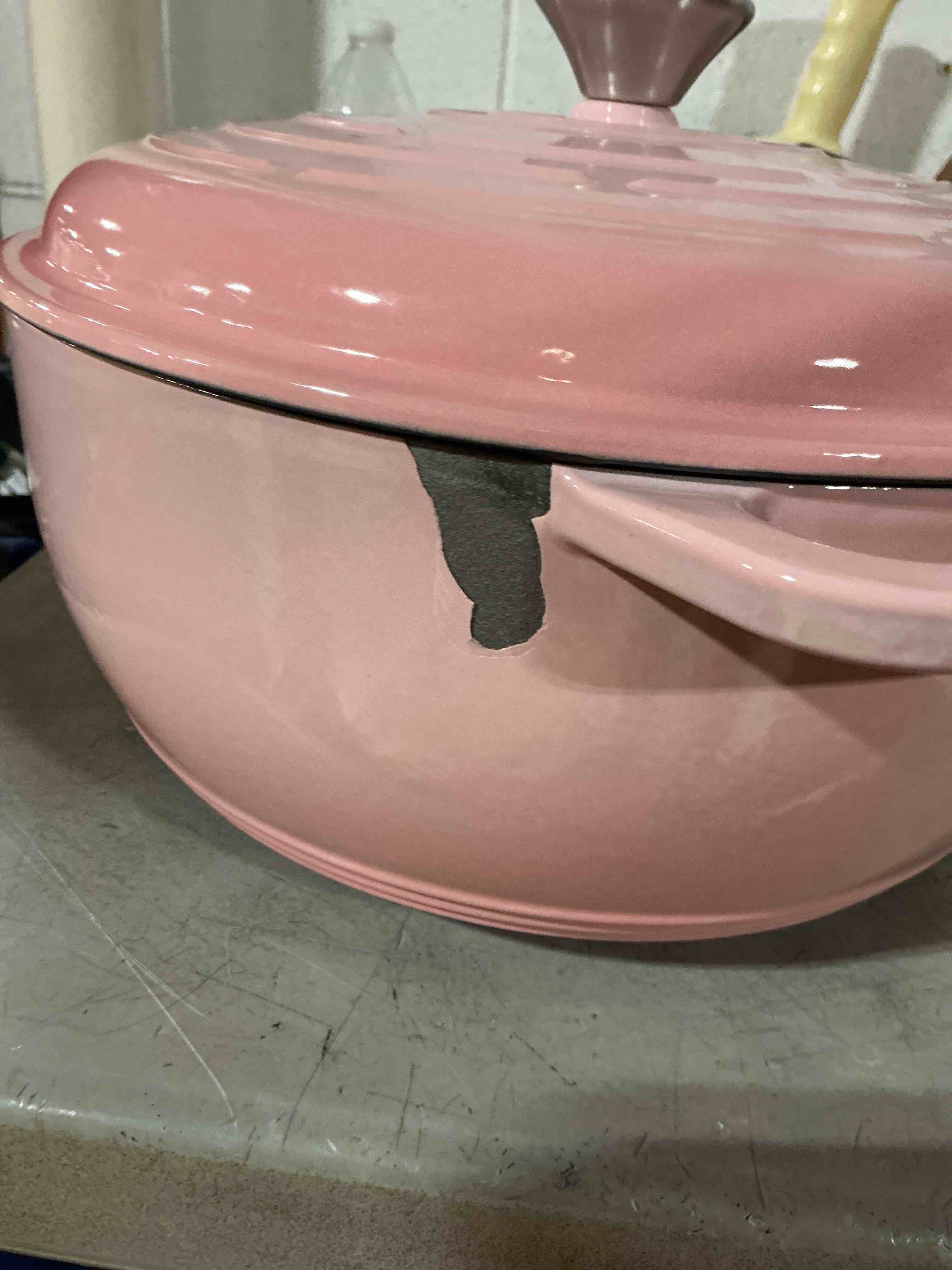 Condition photo showing Good Condition for (it has a small scrape) umite chef 6qt enameled cast iron dutch oven with lid, versatile heavy-duty cookware pot for baking bread, braising, soups & stews, oven & stovetop safe with heat resistant gloves(pink)