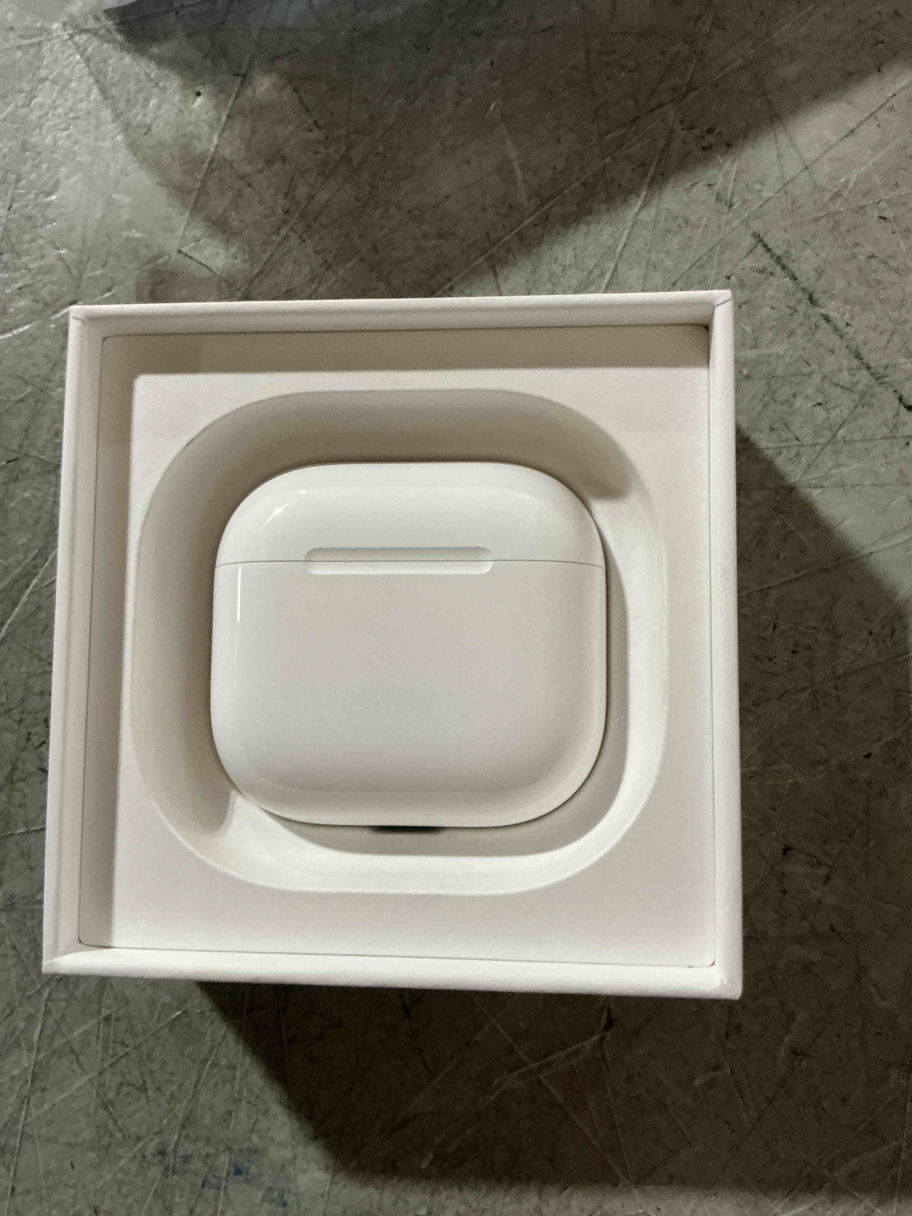 Condition photo showing Good Condition for apple - airpods 4 - white