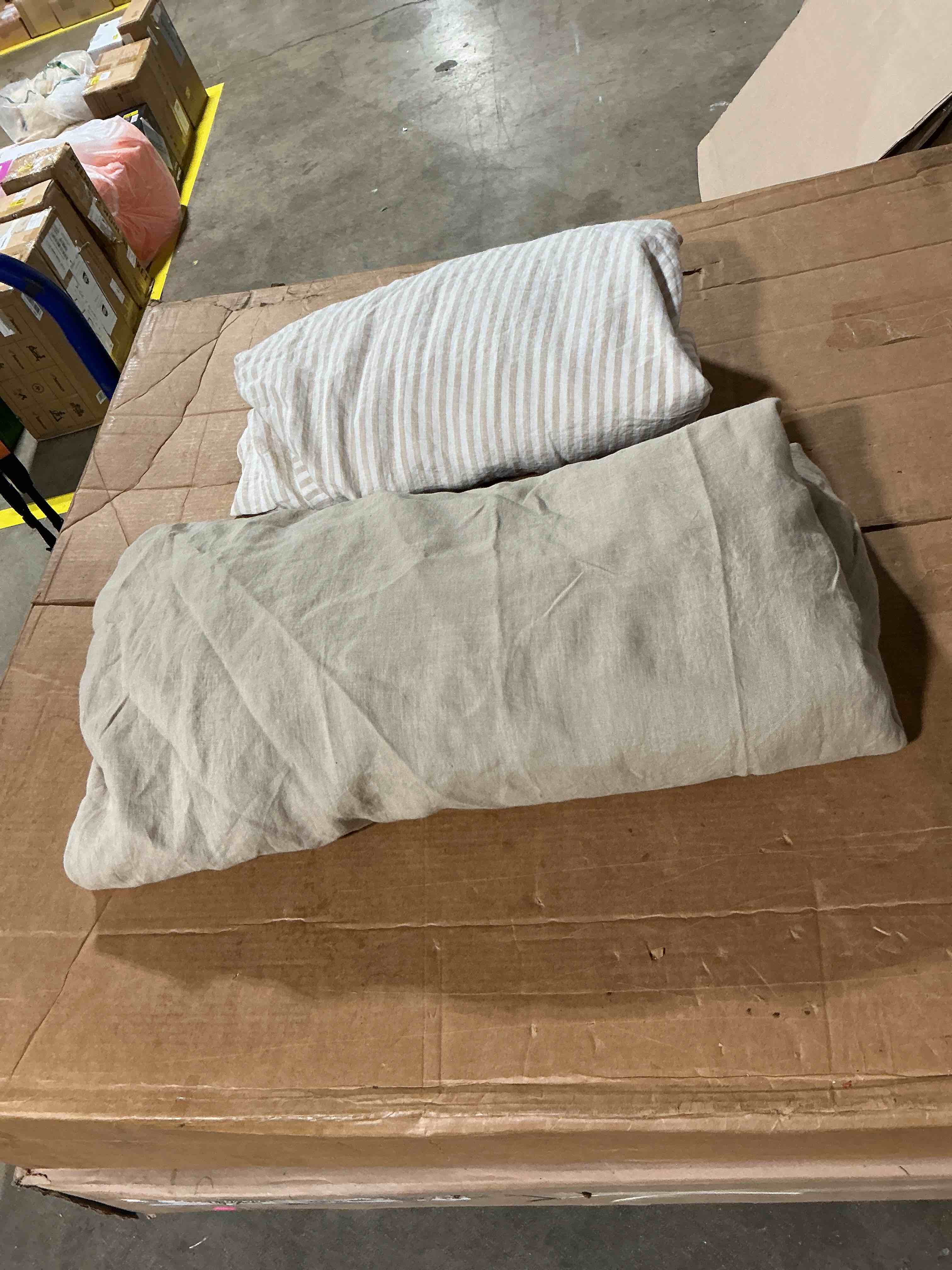 Quince European Linen Assorted 2-pieces fitted sheets sand color is queen size and the stripped one is king size
