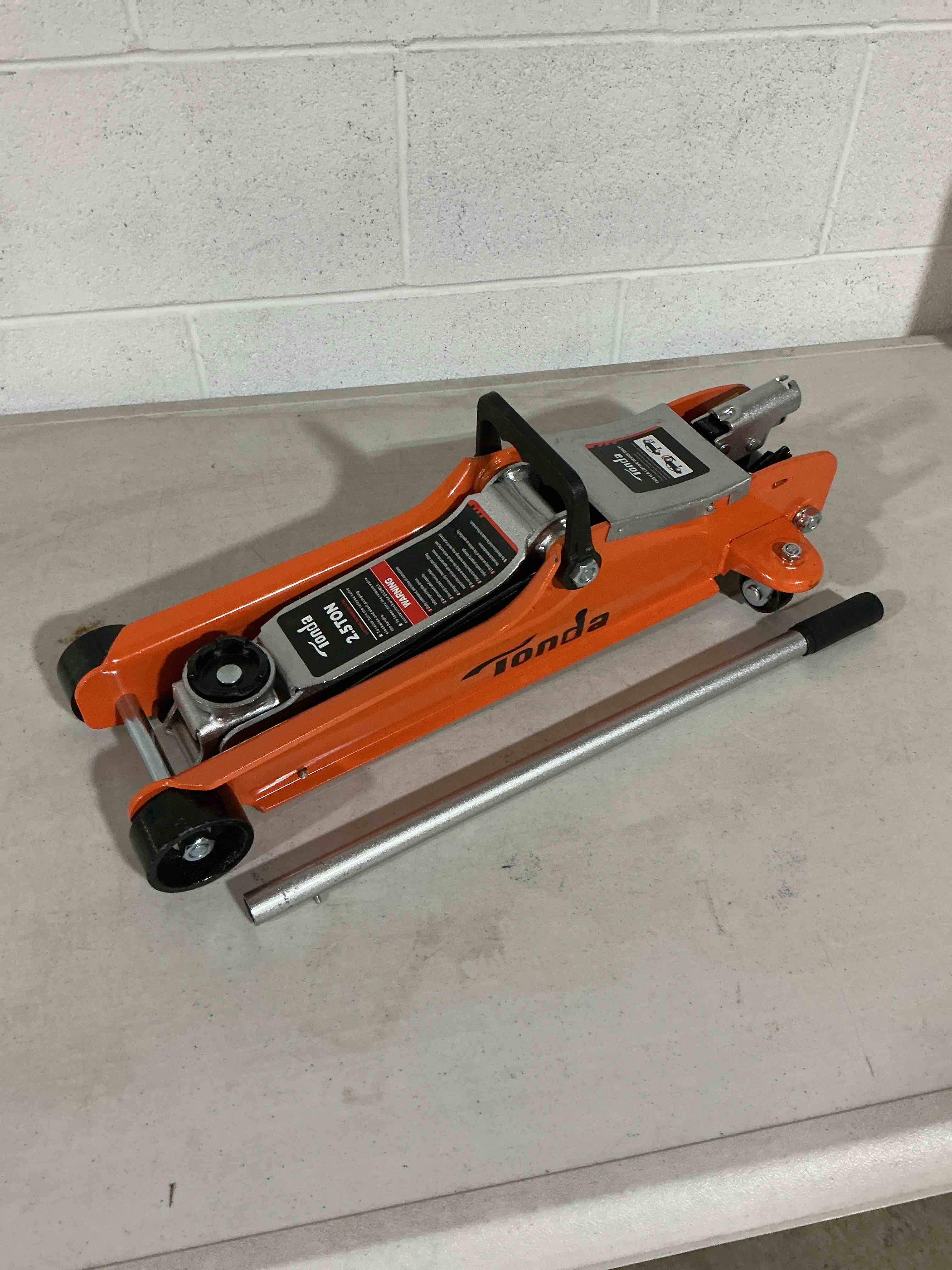 Condition photo showing Good Condition for tonda low profile jack, 2.5 ton (5,000 lb) car jack, lifting range 3.35" to 14.57", hydraulic trolley floor jack for garage, home, shop, orange