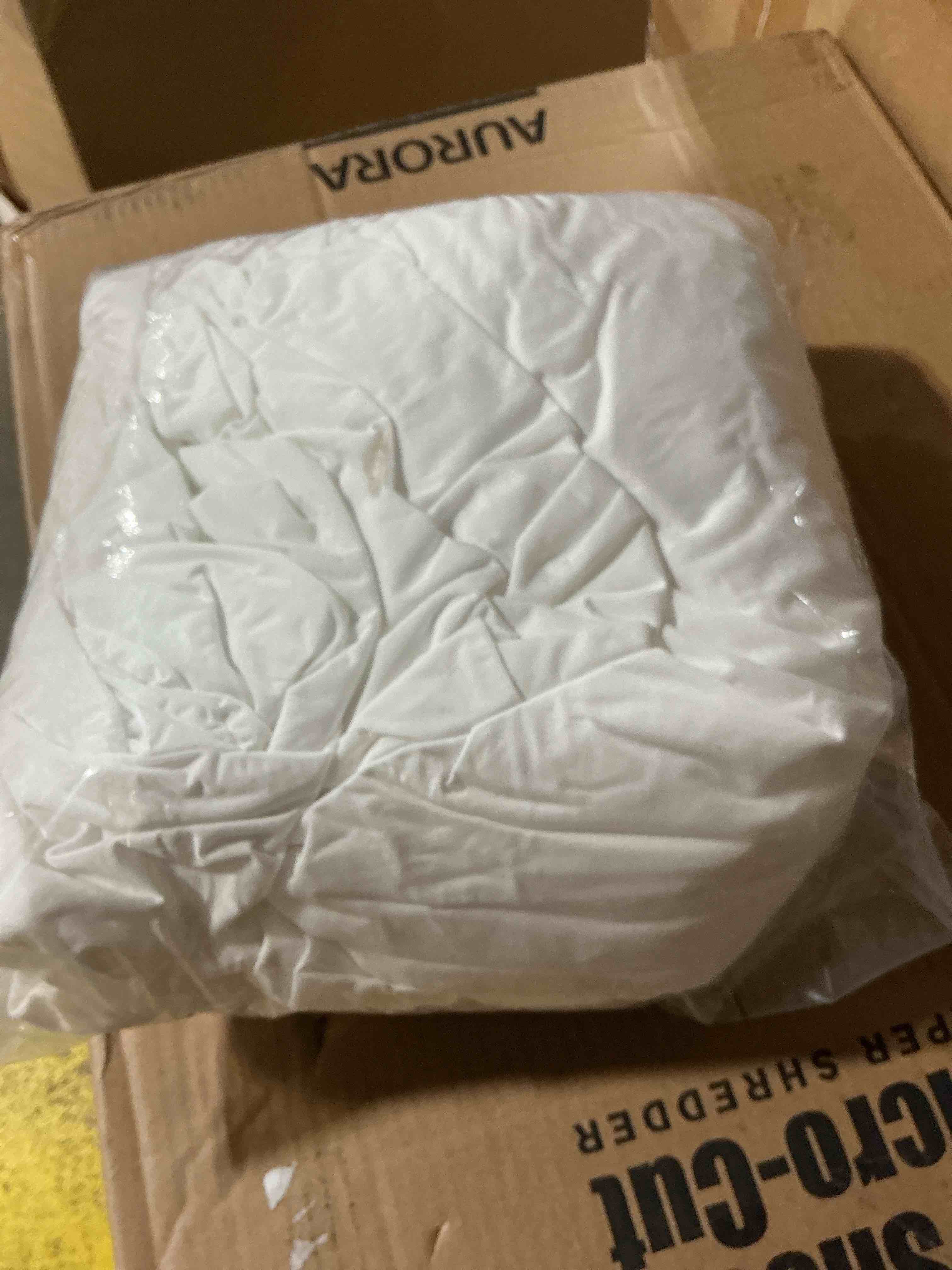 Condition photo showing Good Condition for allersoft| queen sleeper sofa mattress cover with secure locking zipper. creates a natural seal on all sides of your pull-out sofa mattress from liquids, dust, pet dander, pollen-60x72 (fits 4-7 deep) 60x72x 5-7"