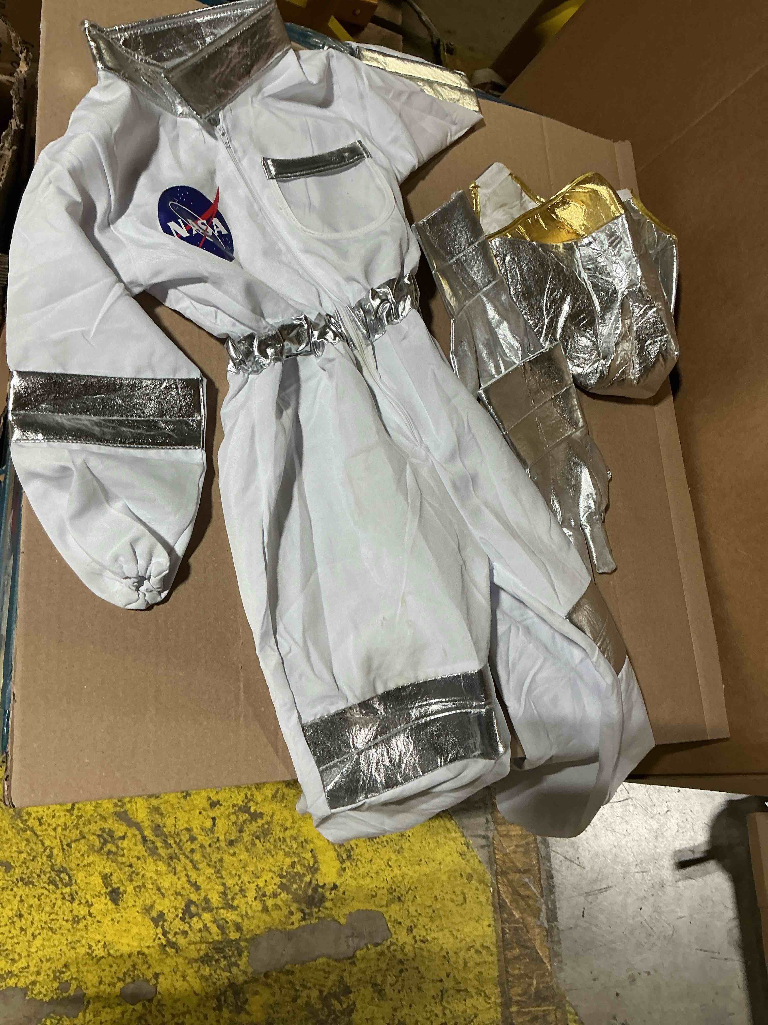 Condition photo showing As Is for kids astronaut costumes pilot america spacesuit for boys girls space jumpsuit role play dress up set 3-12 years white 7-10 years