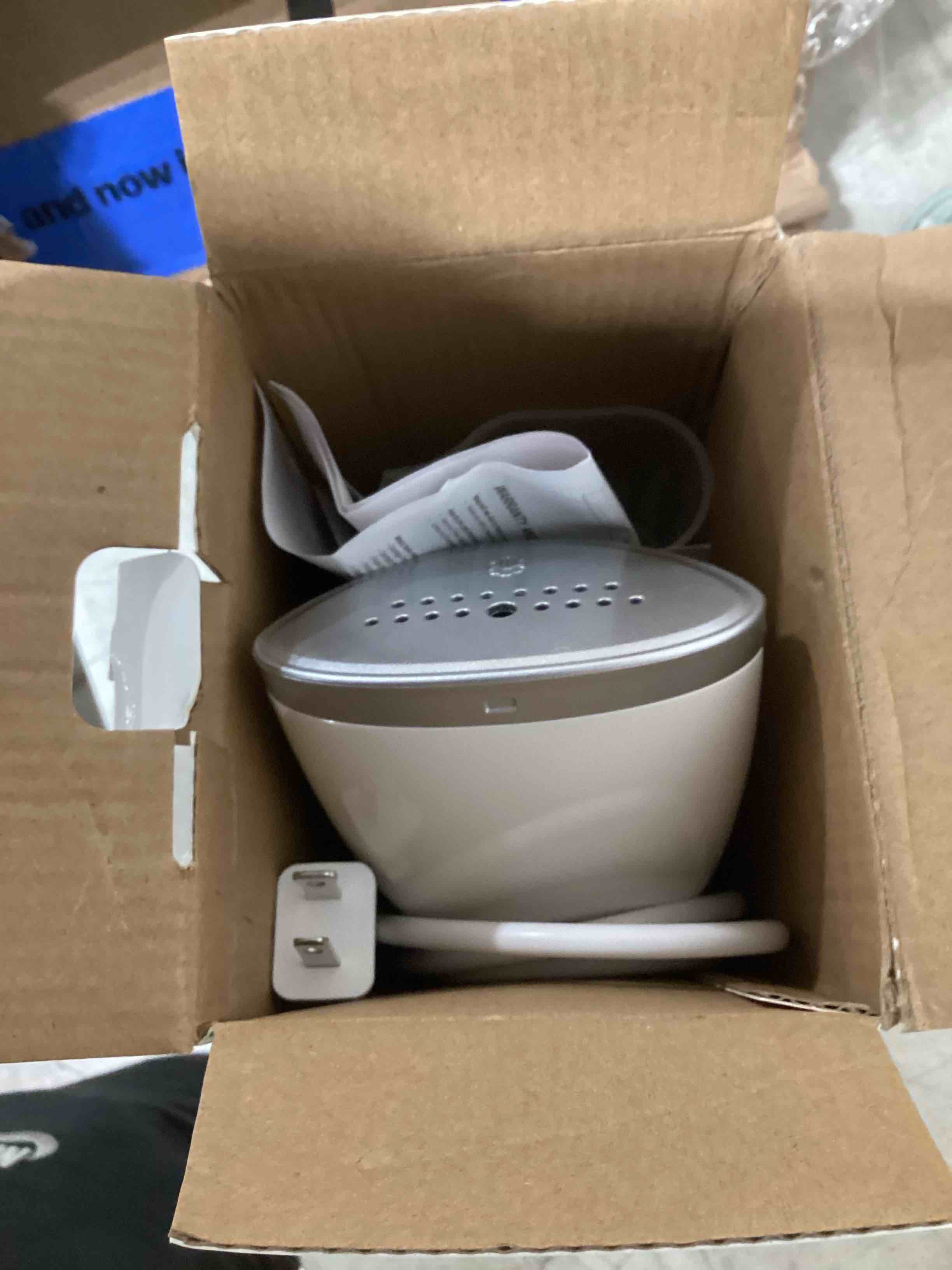 Condition photo showing As Is for oghom portable travel handheld steamer for clothes, garment wrinkle remover, 1000w strong penetrating fabric steamer, for home, office, travel (only for 120v) -white