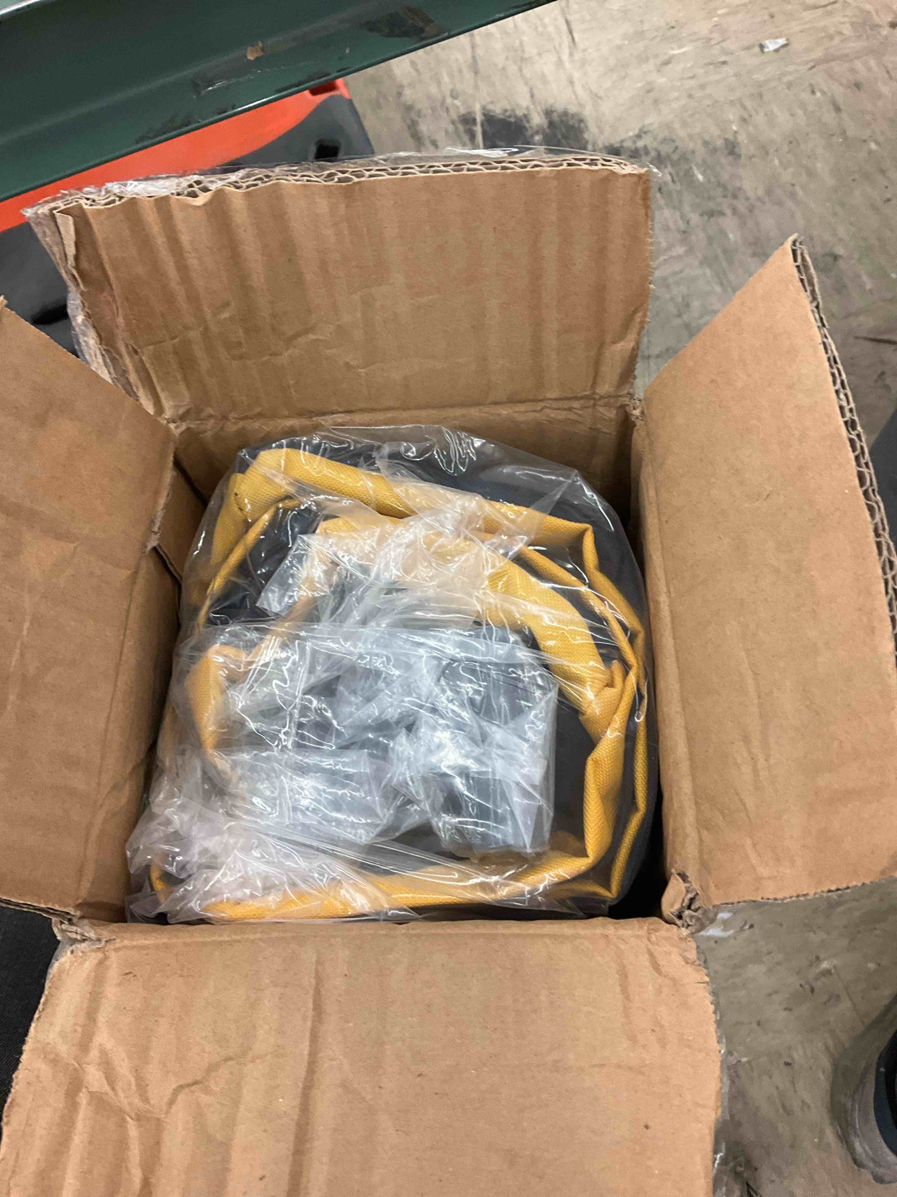 https://s3.amazonaws.com/lotting-images-prod/BoxBids/0426-009594_1779823100390.jpeg