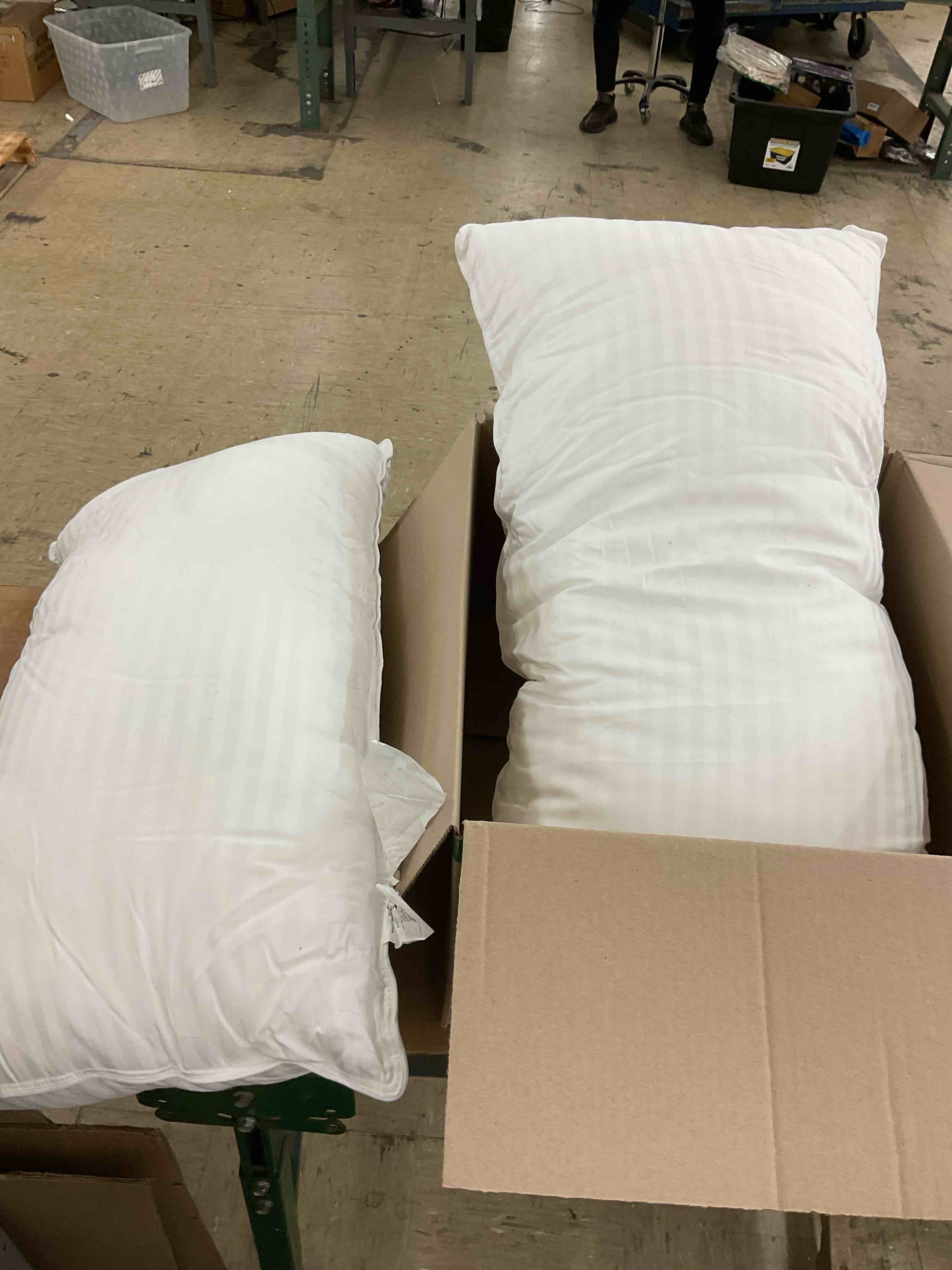 https://s3.amazonaws.com/lotting-images-prod/BoxBids/BXB0500054_1778263221592.jpeg
