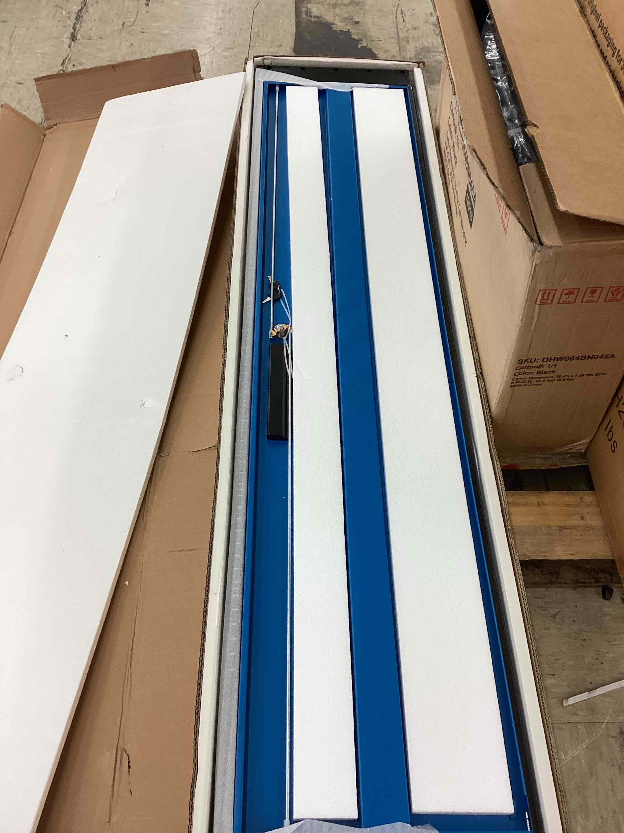 https://s3.amazonaws.com/lotting-images-prod/BoxBids/BXB0500158_1778674533694.jpeg