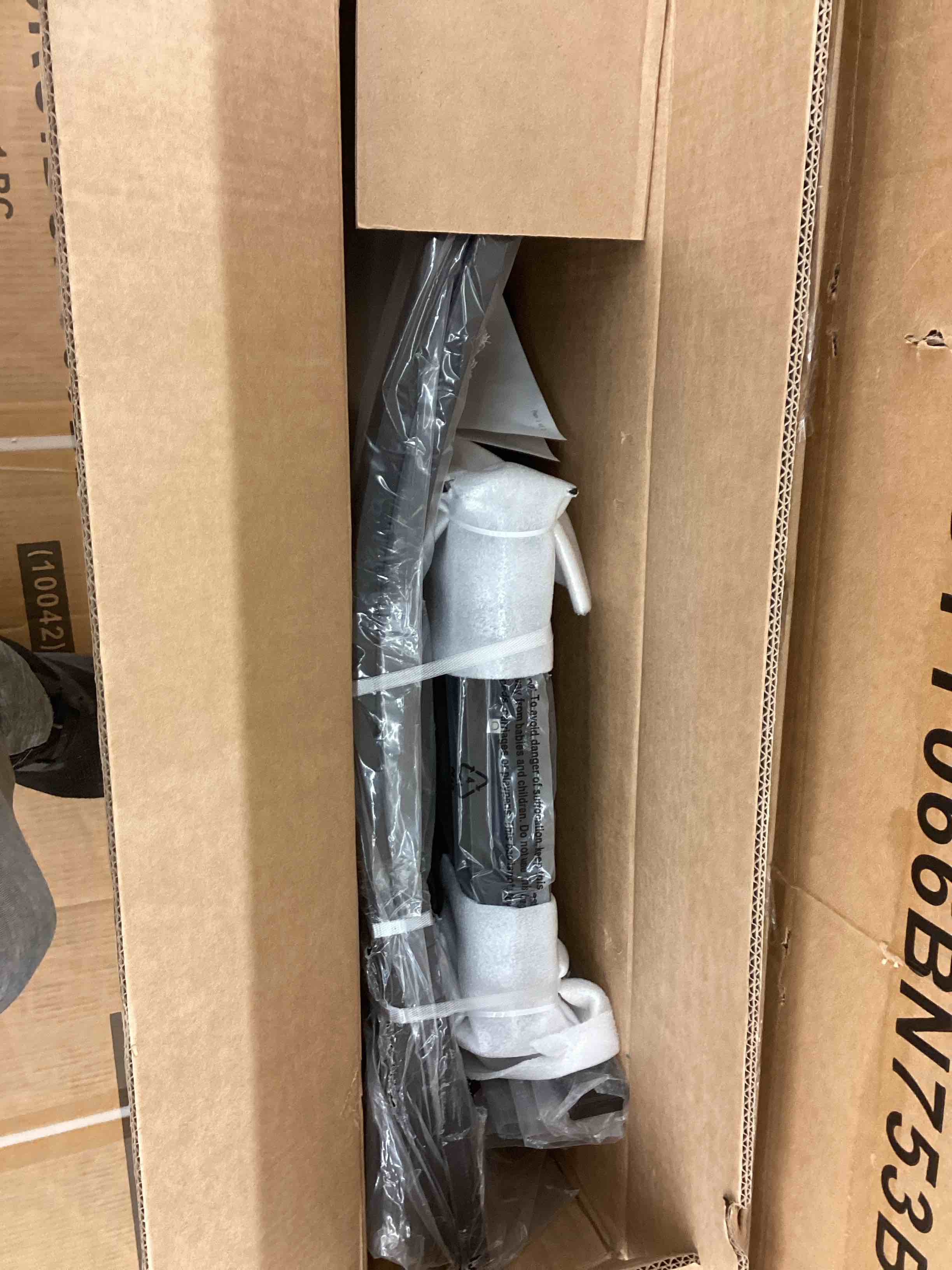 https://s3.amazonaws.com/lotting-images-prod/BoxBids/BXB0500159_1778675000153.jpeg