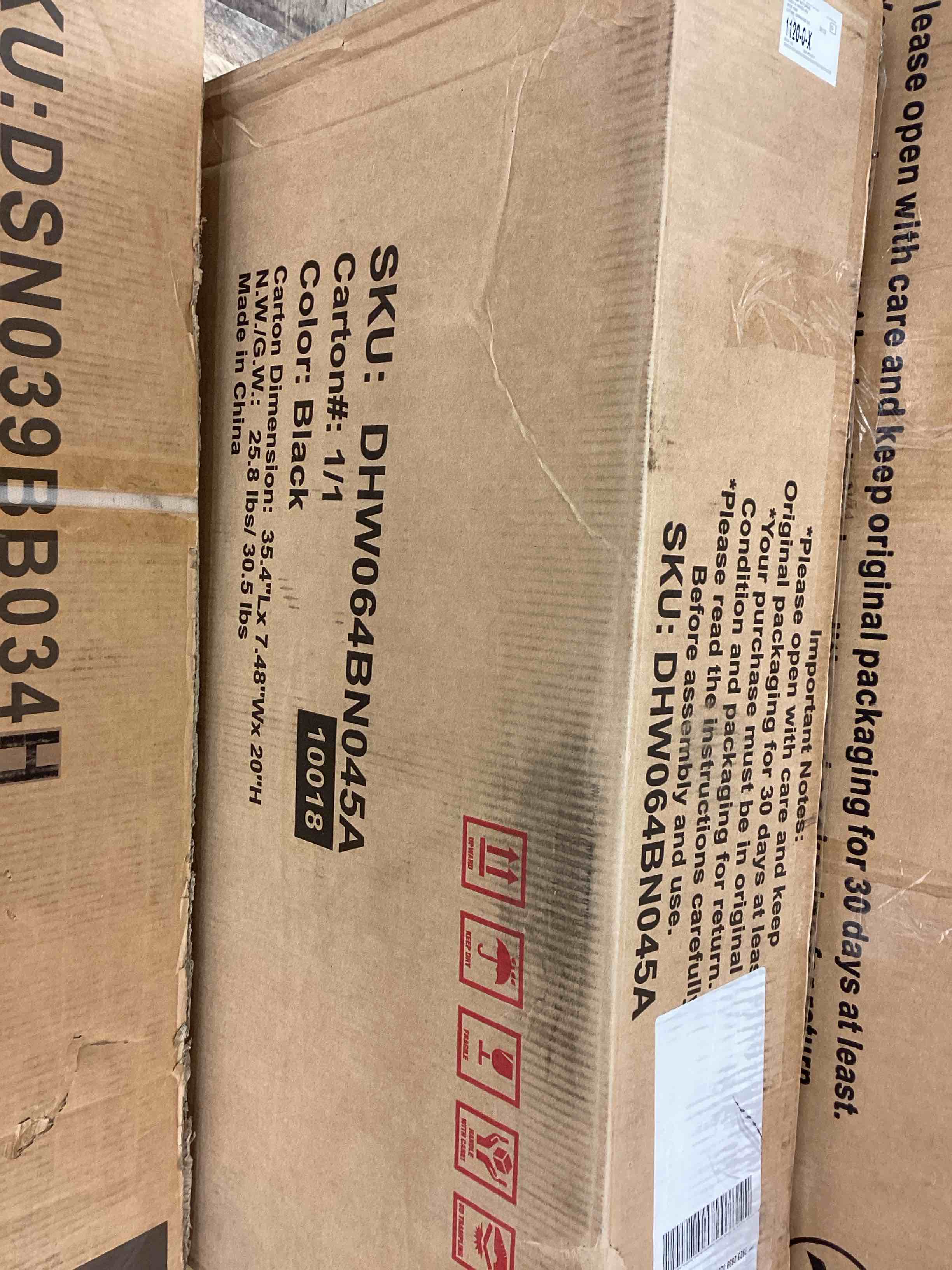 https://s3.amazonaws.com/lotting-images-prod/BoxBids/BXB0500159_1778675046687.jpeg