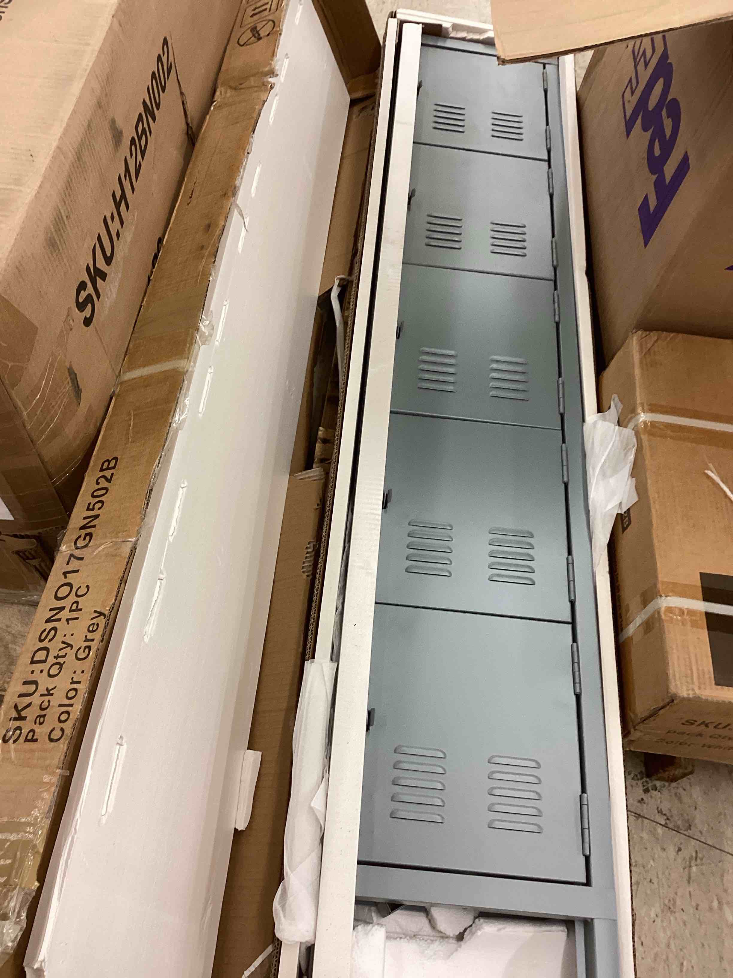 https://s3.amazonaws.com/lotting-images-prod/BoxBids/BXB0500165_1778678133413.jpeg