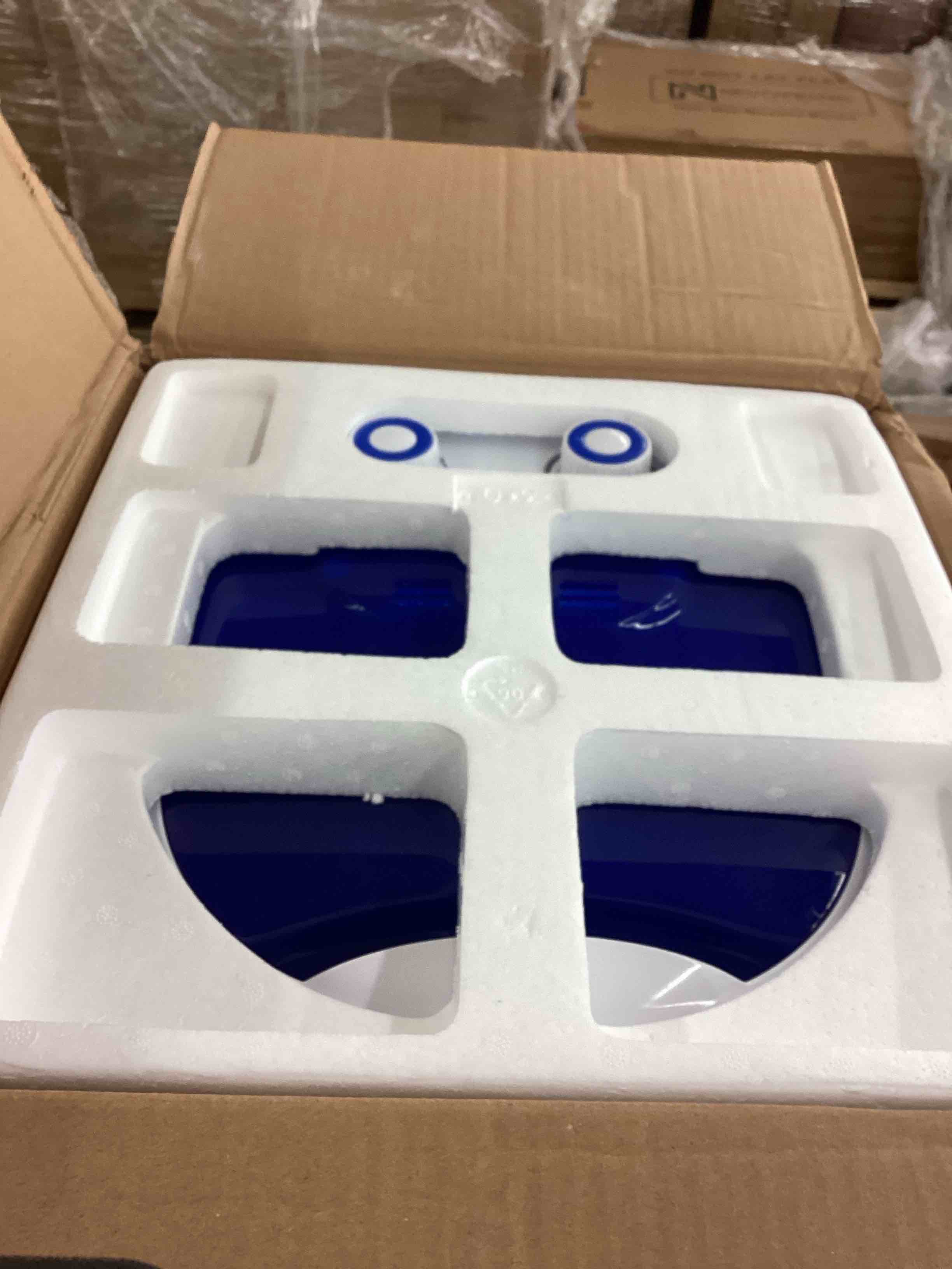 https://s3.amazonaws.com/lotting-images-prod/BoxBids/BXB0500191_1778599712506.jpeg
