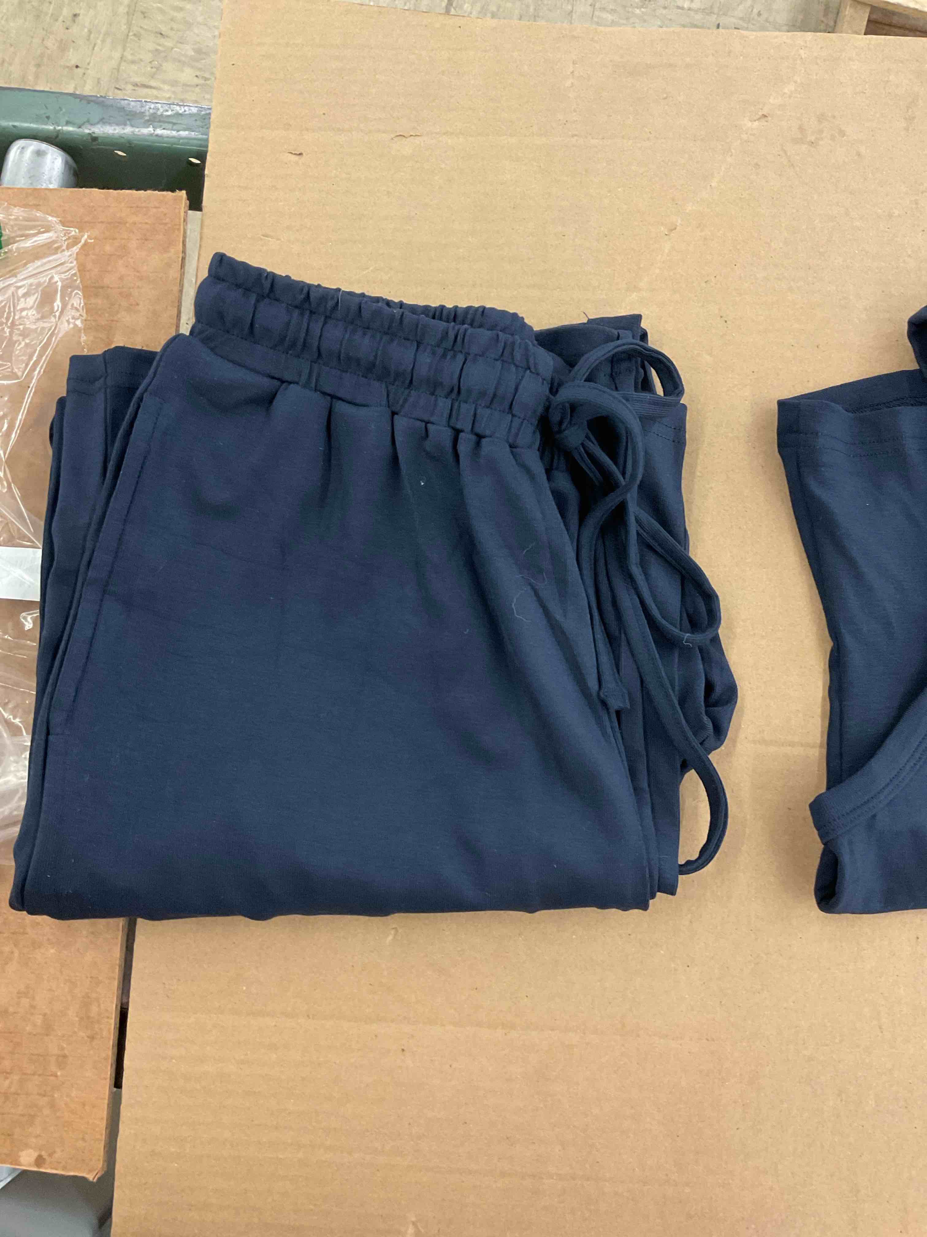 https://s3.amazonaws.com/lotting-images-prod/BoxBids/BXB0500214_1778598860630.jpeg
