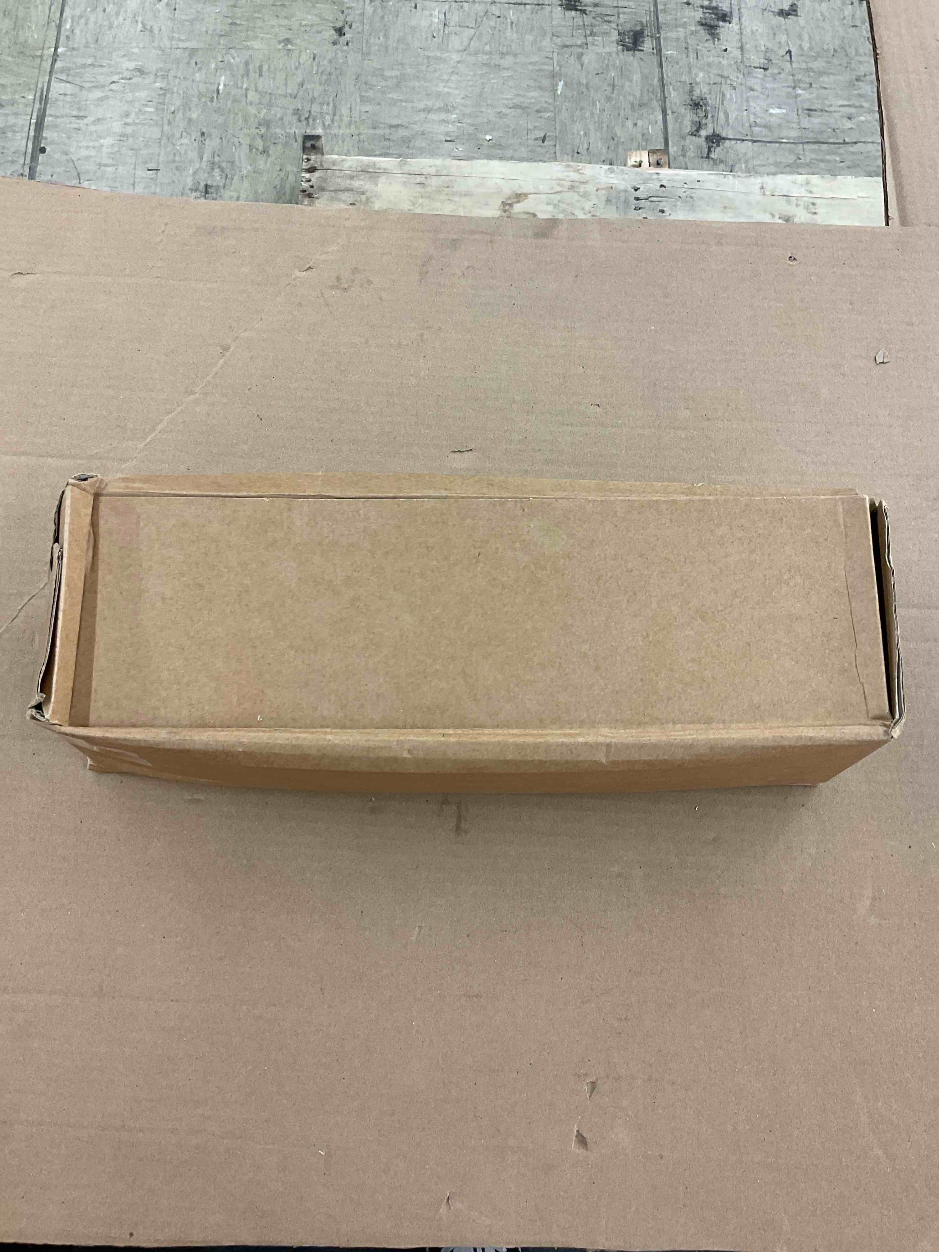 https://s3.amazonaws.com/lotting-images-prod/BoxBids/BXB0500236_1778596707613.jpeg