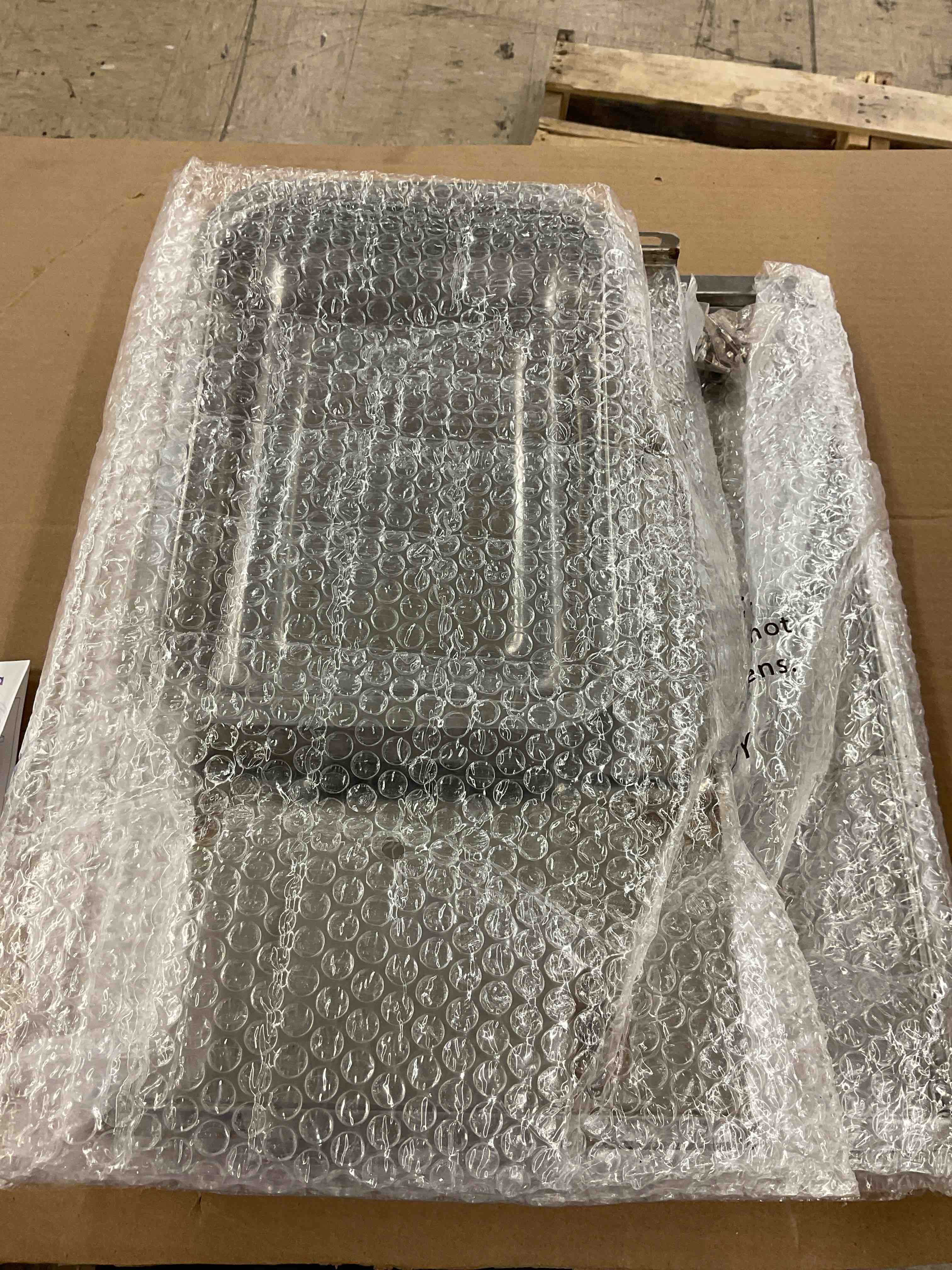 https://s3.amazonaws.com/lotting-images-prod/BoxBids/BXB0500307_1778608771105.jpeg