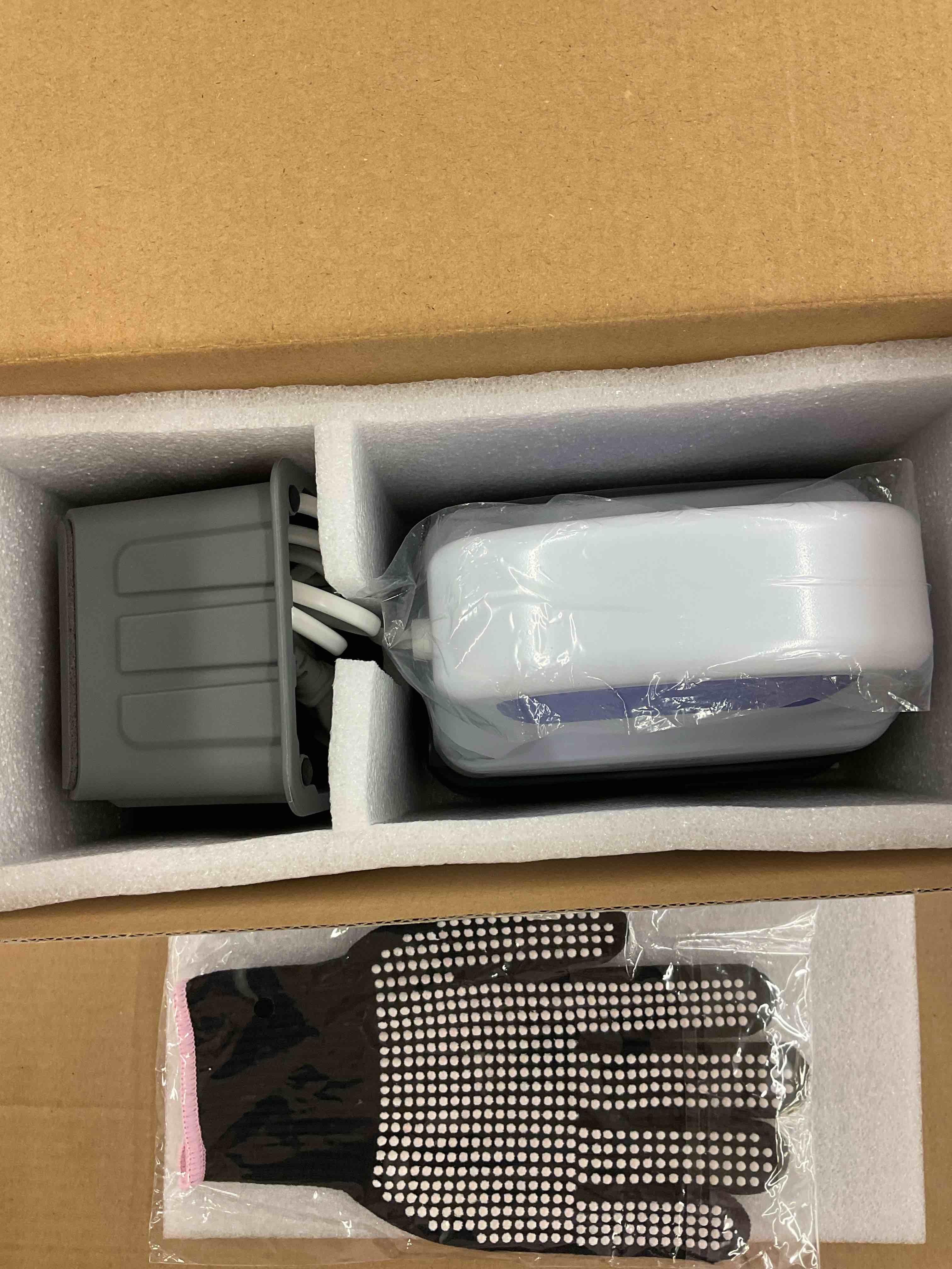 https://s3.amazonaws.com/lotting-images-prod/BoxBids/BXB0500308_1778608942995.jpeg