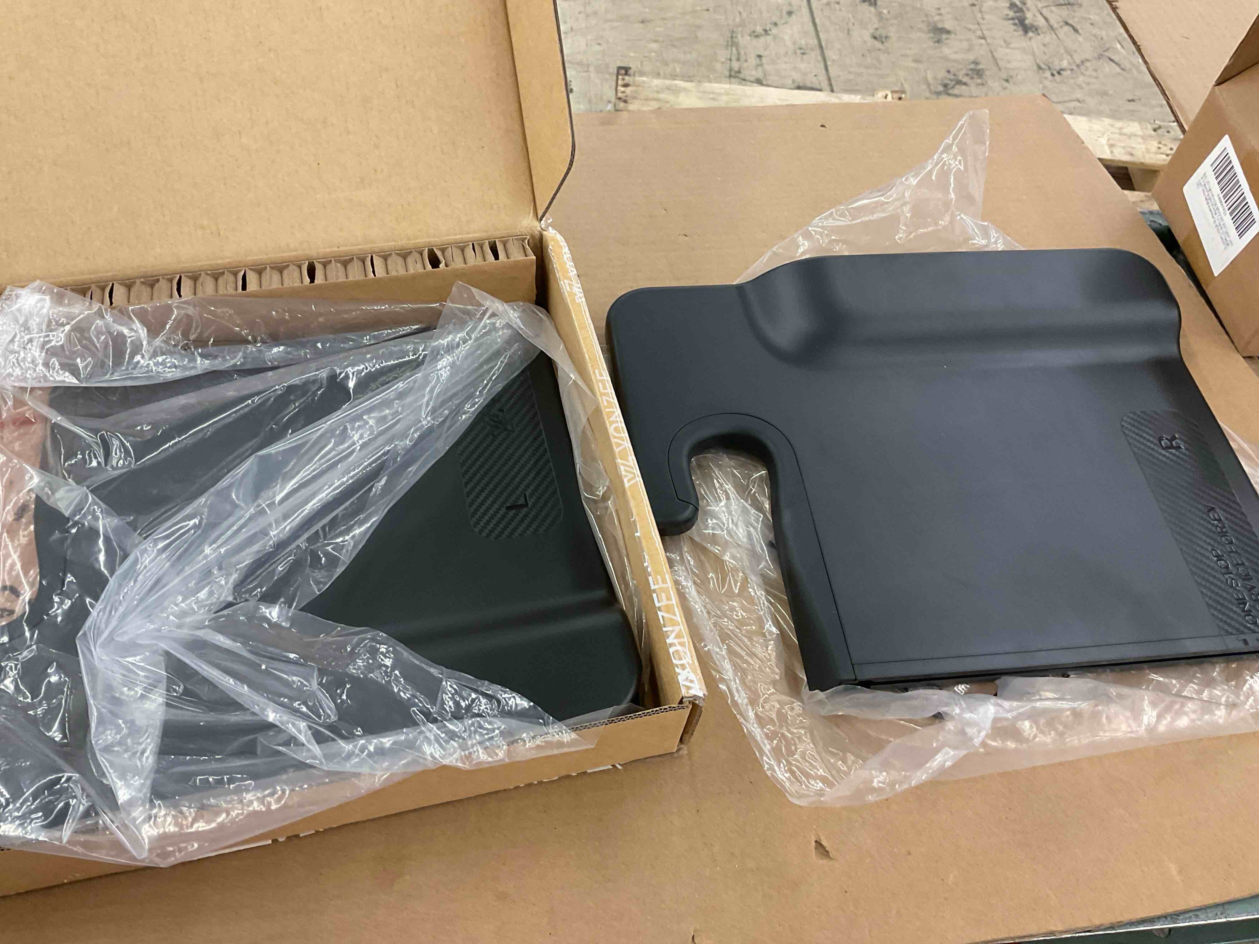 https://s3.amazonaws.com/lotting-images-prod/BoxBids/BXB0500312_1778609774177.jpeg