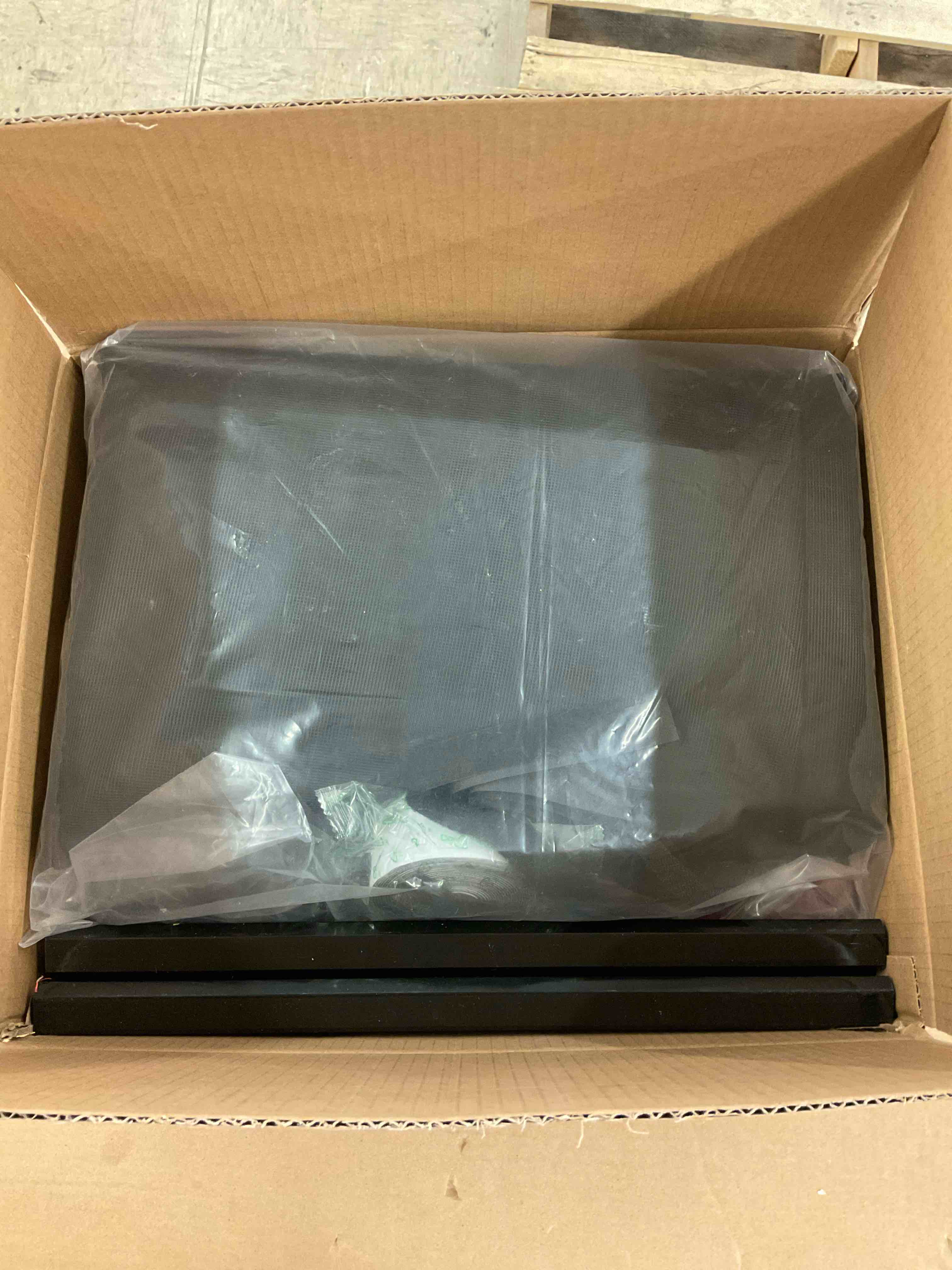 https://s3.amazonaws.com/lotting-images-prod/BoxBids/BXB0500318_1778611131926.jpeg